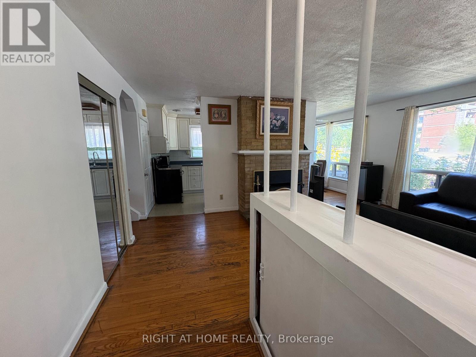 932 Midland Avenue, Toronto, Ontario  M1K 4G3 - Photo 5 - E12385393