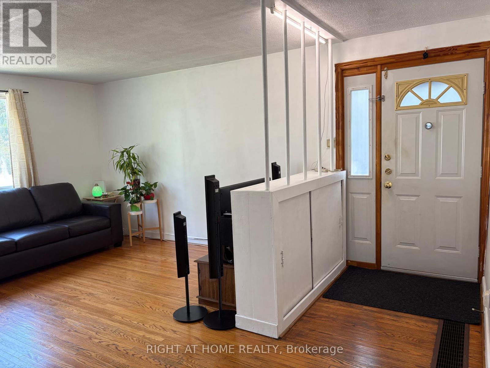 932 Midland Avenue, Toronto, Ontario  M1K 4G3 - Photo 6 - E12385393