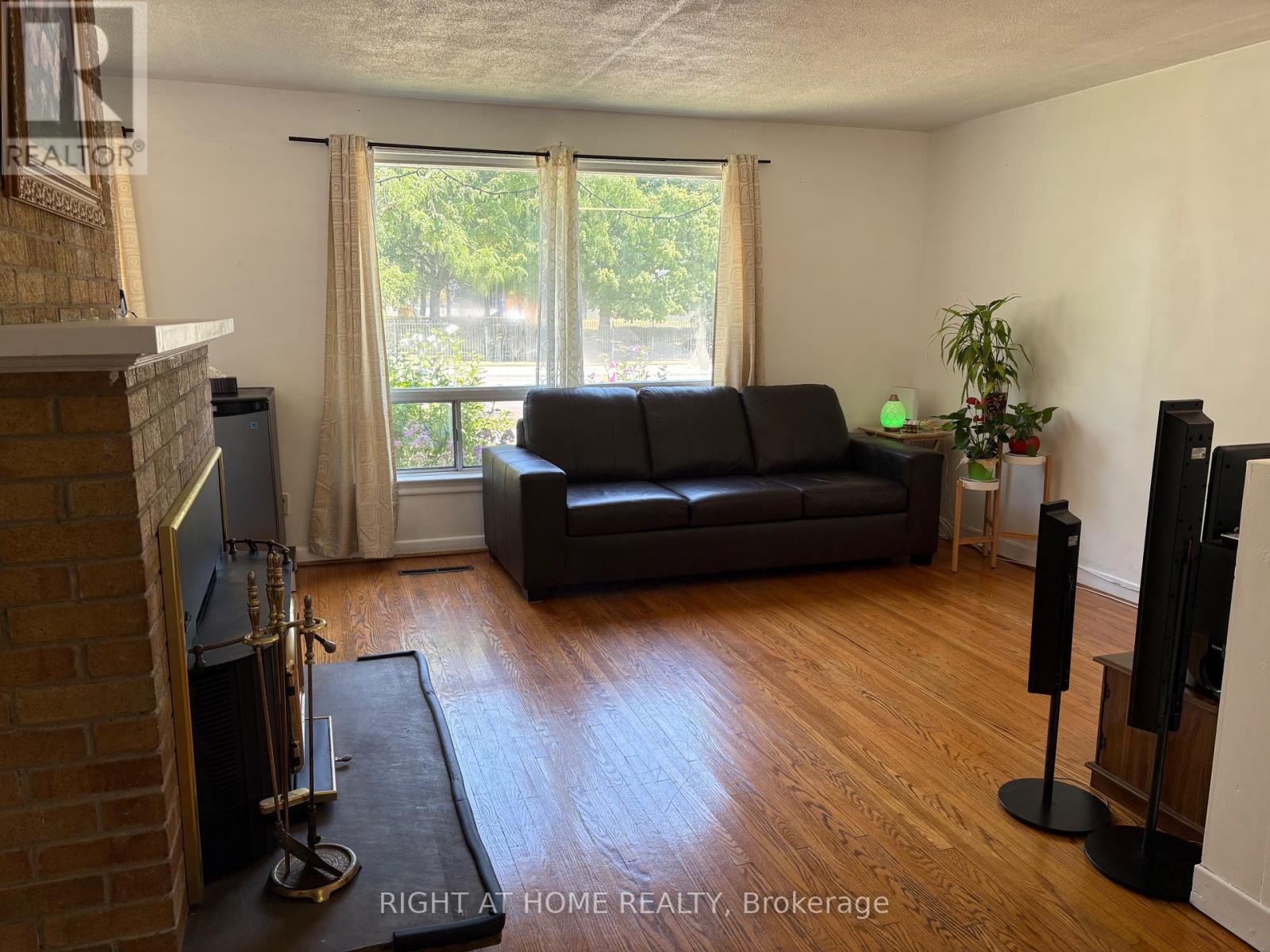 932 Midland Avenue, Toronto, Ontario  M1K 4G3 - Photo 7 - E12385393