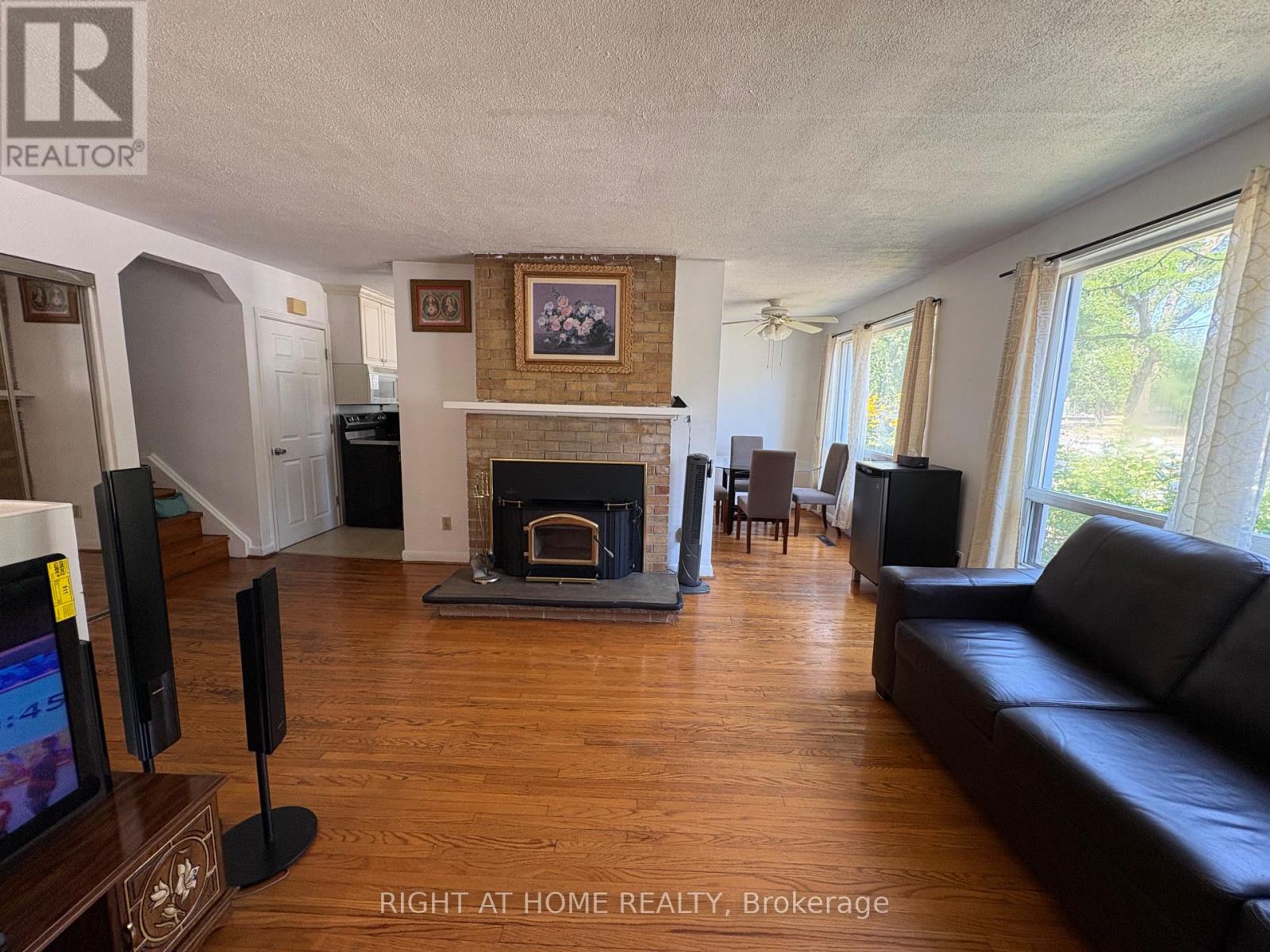 932 Midland Avenue, Toronto, Ontario  M1K 4G3 - Photo 8 - E12385393