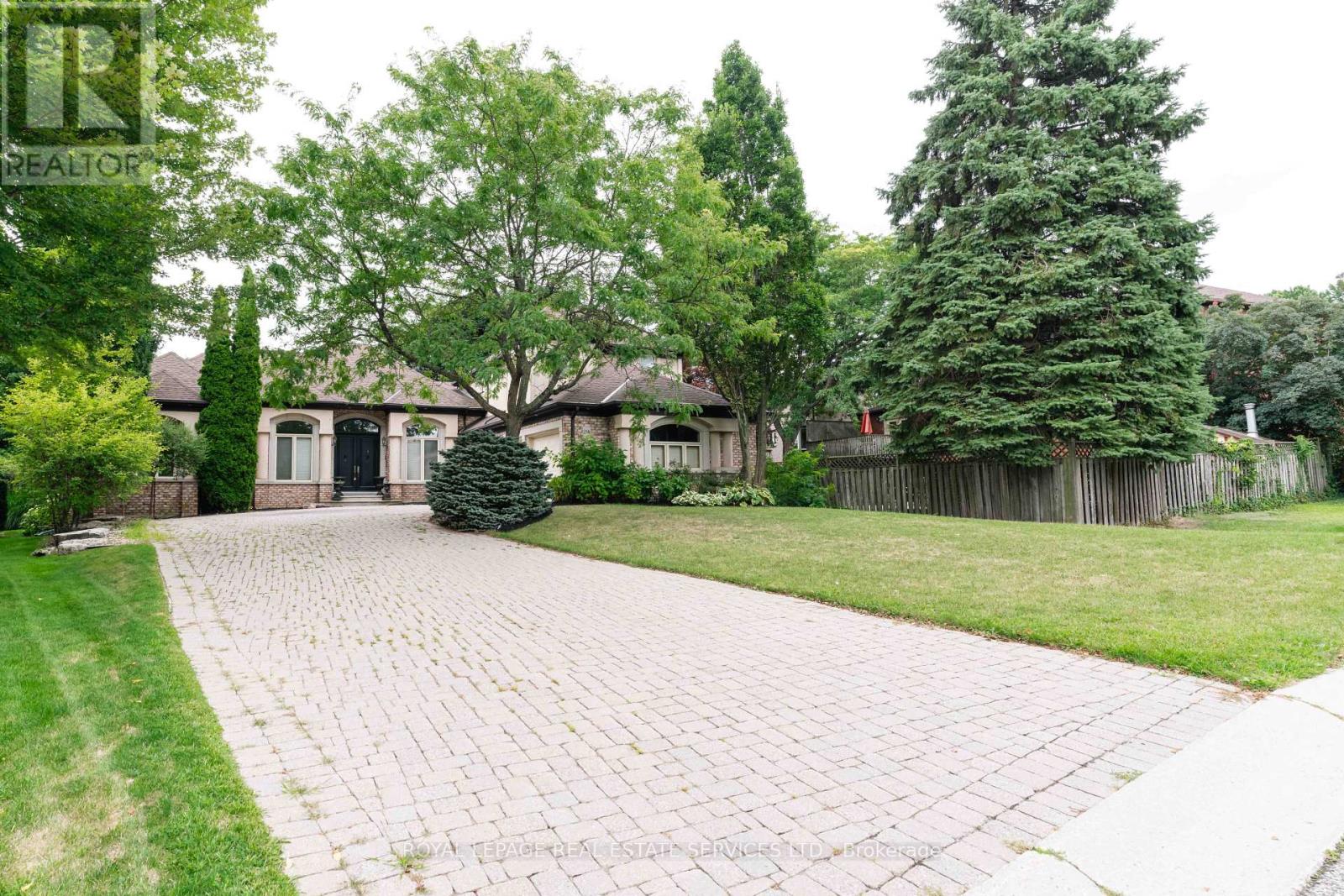 238 Wilderness Drive, Hamilton, Ontario  L9G 4S3 - Photo 1 - X12344482