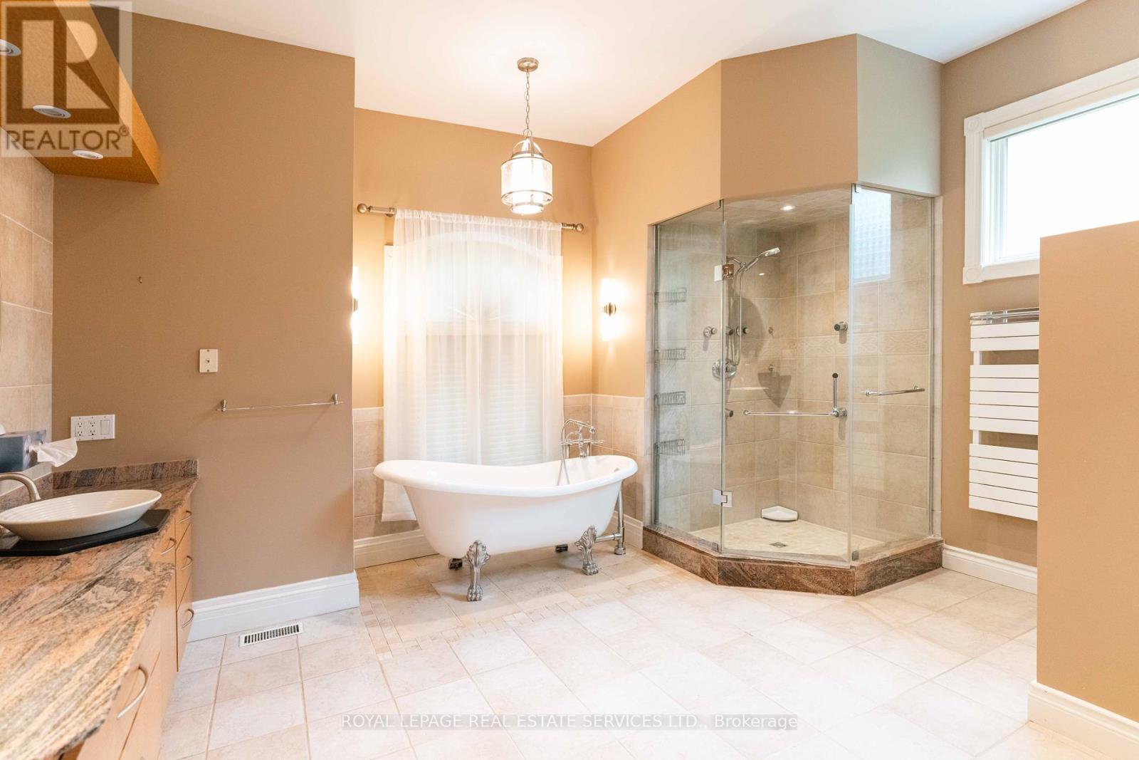 238 Wilderness Drive, Hamilton, Ontario  L9G 4S3 - Photo 16 - X12344482