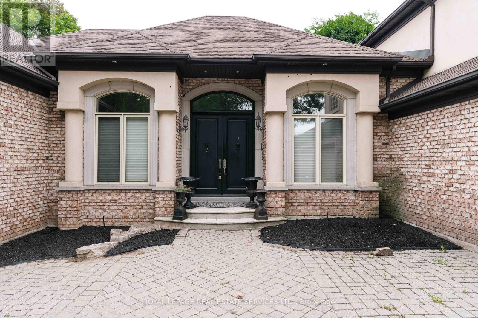 238 Wilderness Drive, Hamilton, Ontario  L9G 4S3 - Photo 4 - X12344482