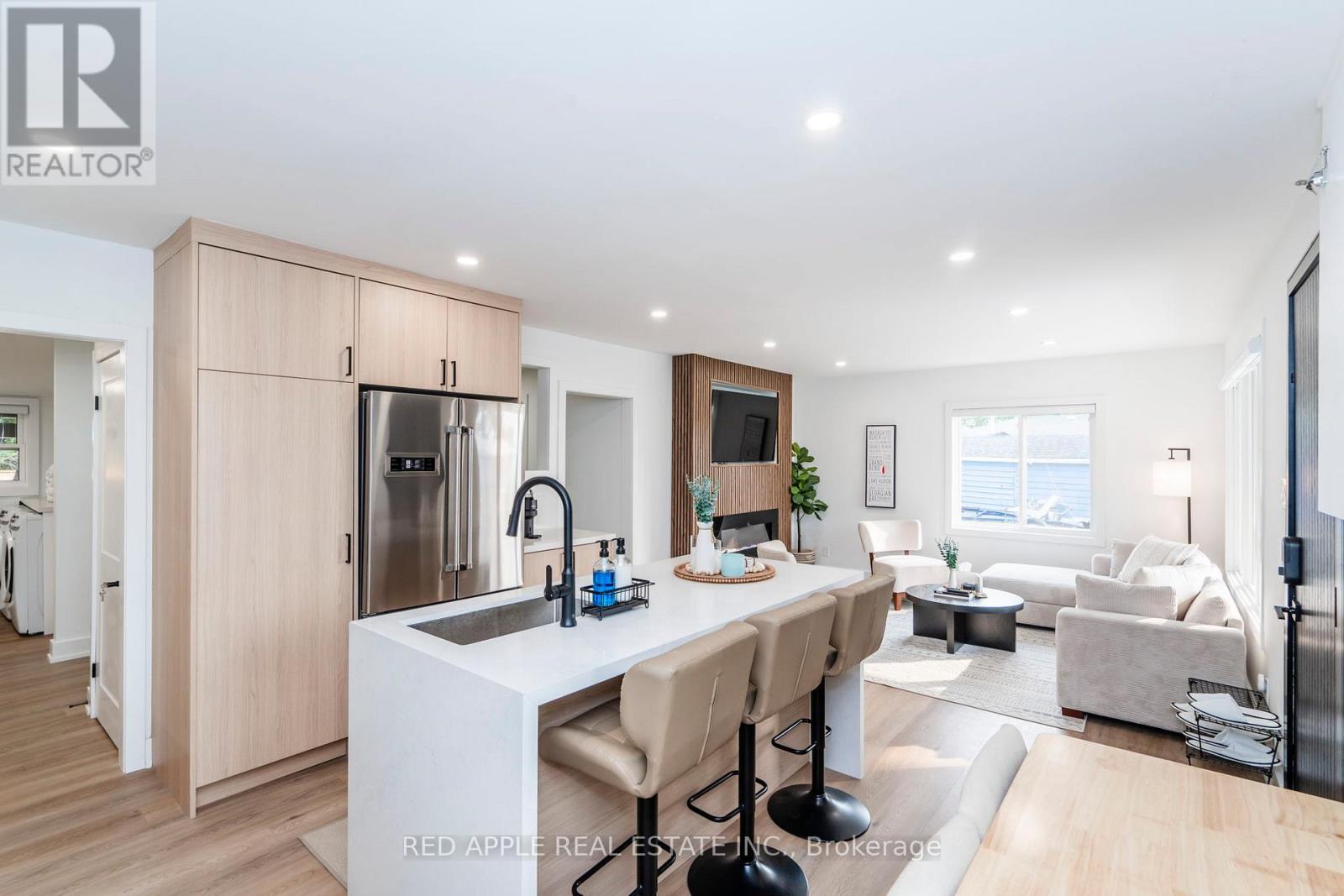 205 Hoyt Avenue, Tay (Victoria Harbour), Ontario  L0K 2A0 - Photo 14 - S12385271