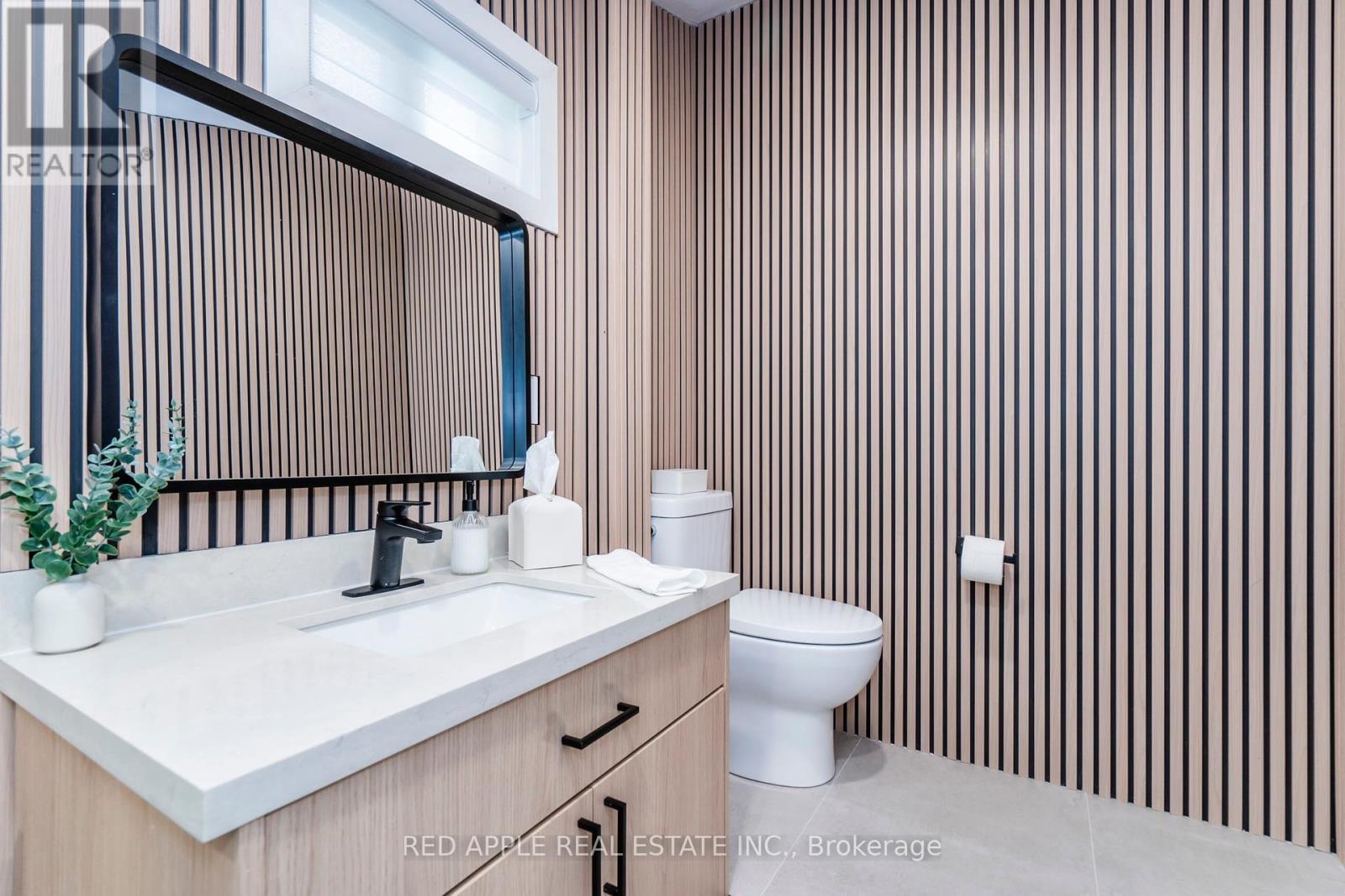 205 Hoyt Avenue, Tay (Victoria Harbour), Ontario  L0K 2A0 - Photo 32 - S12385271