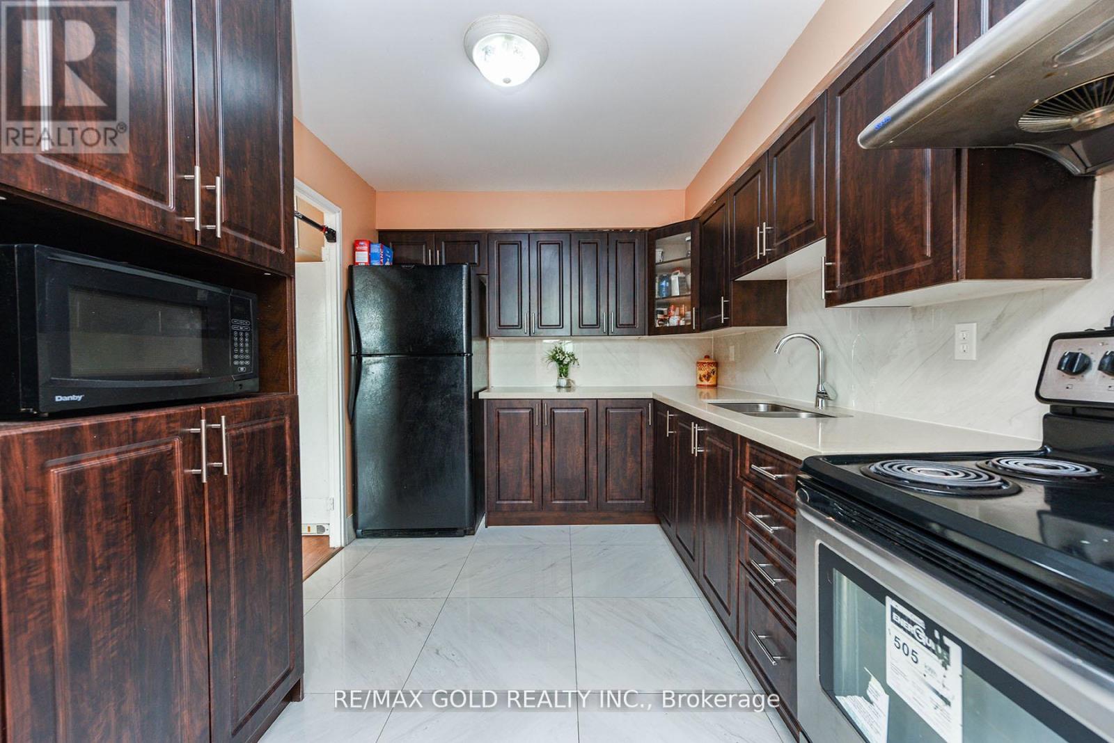 605 - 3555 Derry Road E, Mississauga (Malton), Ontario  L4T 1B2 - Photo 7 - W12385282