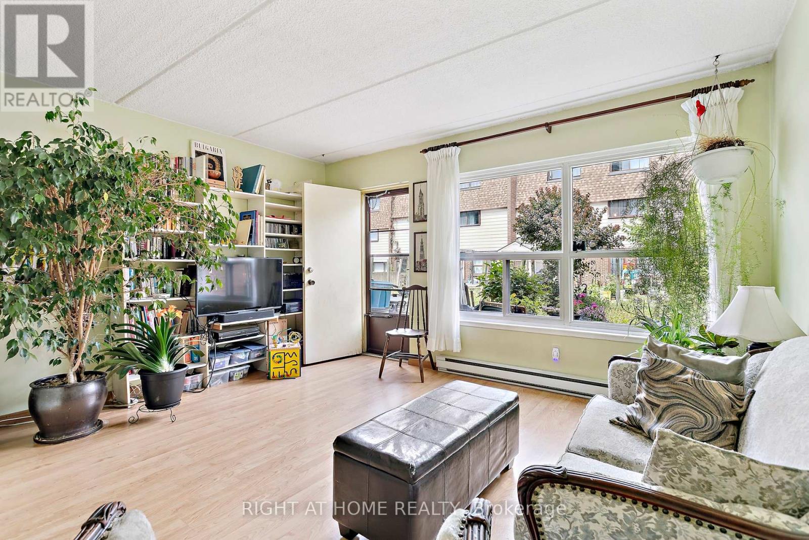 161 - 180 Mississ Vly Boulevard, Mississauga, Ontario  L5A 3M2 - Photo 10 - W12385318