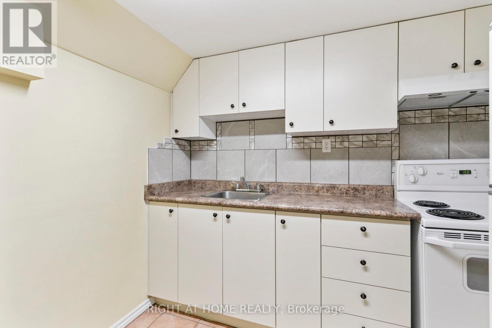 161 - 180 Mississ Vly Boulevard, Mississauga, Ontario  L5A 3M2 - Photo 38 - W12385318