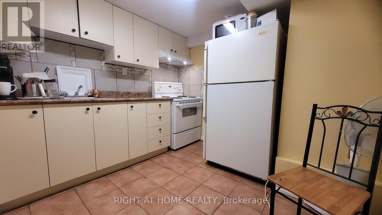 161 - 180 Mississ Vly Boulevard, Mississauga, Ontario  L5A 3M2 - Photo 39 - W12385318