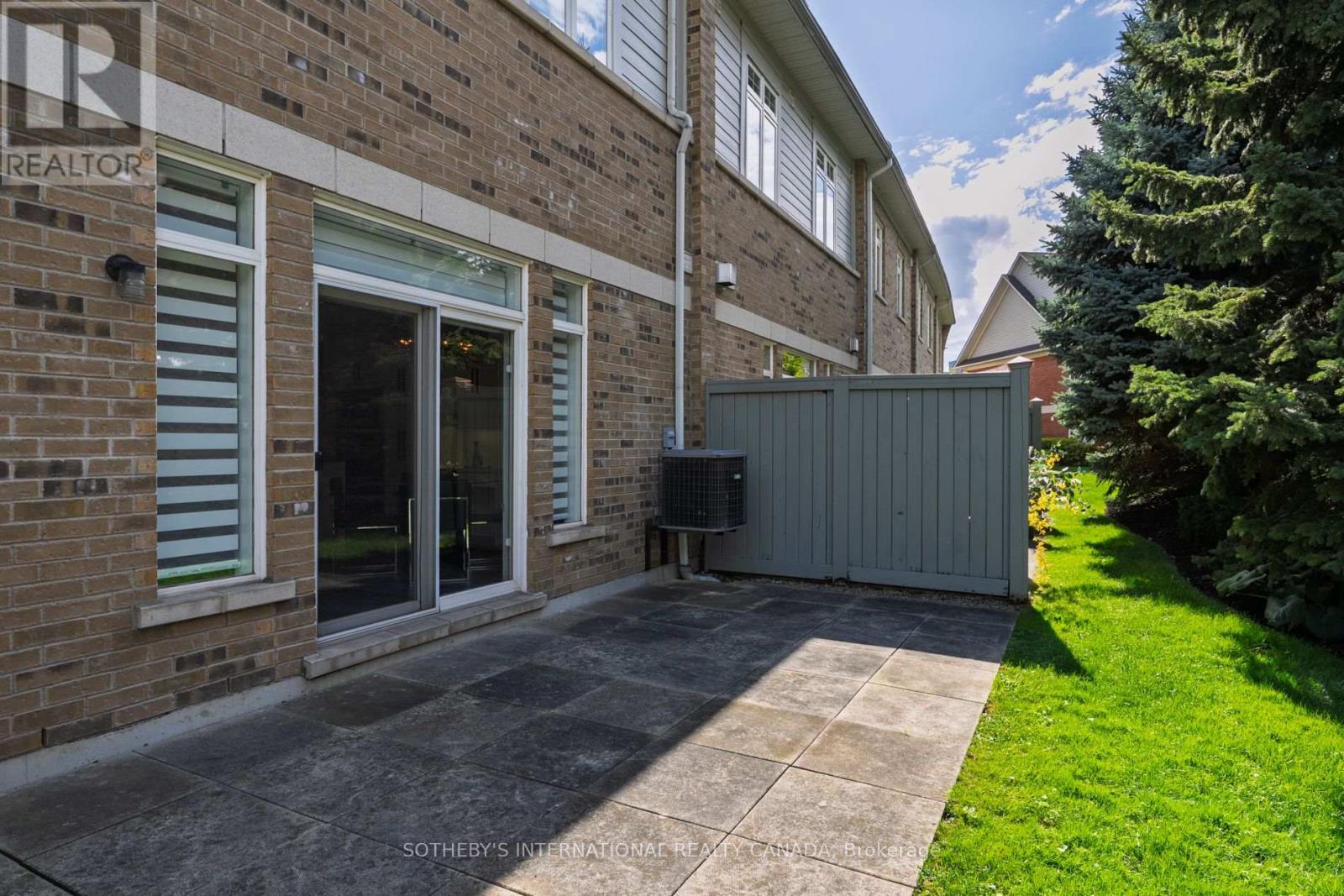 22 - 54 St Lawrence Drive, Mississauga (Port Credit), Ontario  L5G 4V1 - Photo 40 - W12385340
