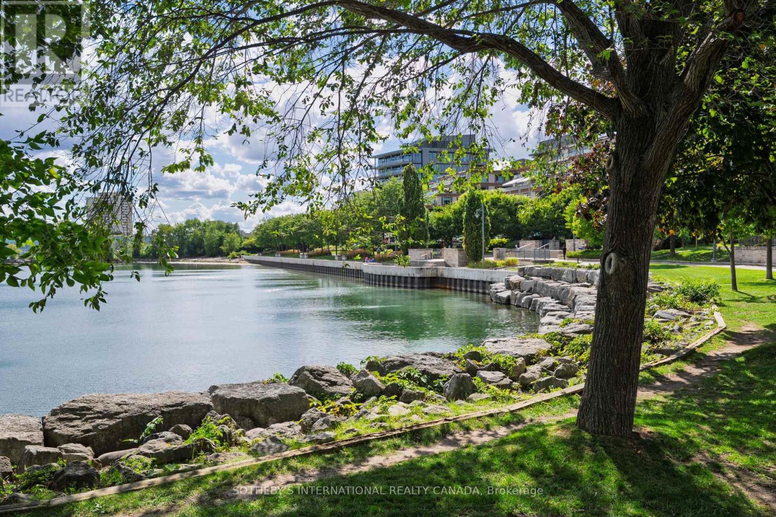 22 - 54 St Lawrence Drive, Mississauga (Port Credit), Ontario  L5G 4V1 - Photo 45 - W12385340