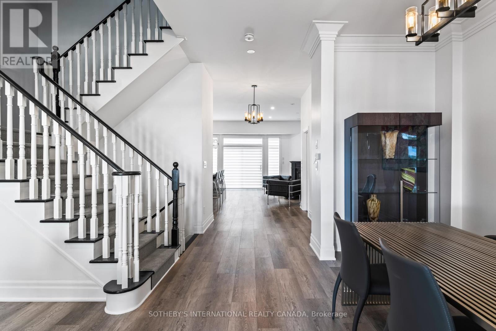 22 - 54 St Lawrence Drive, Mississauga (Port Credit), Ontario  L5G 4V1 - Photo 5 - W12385340