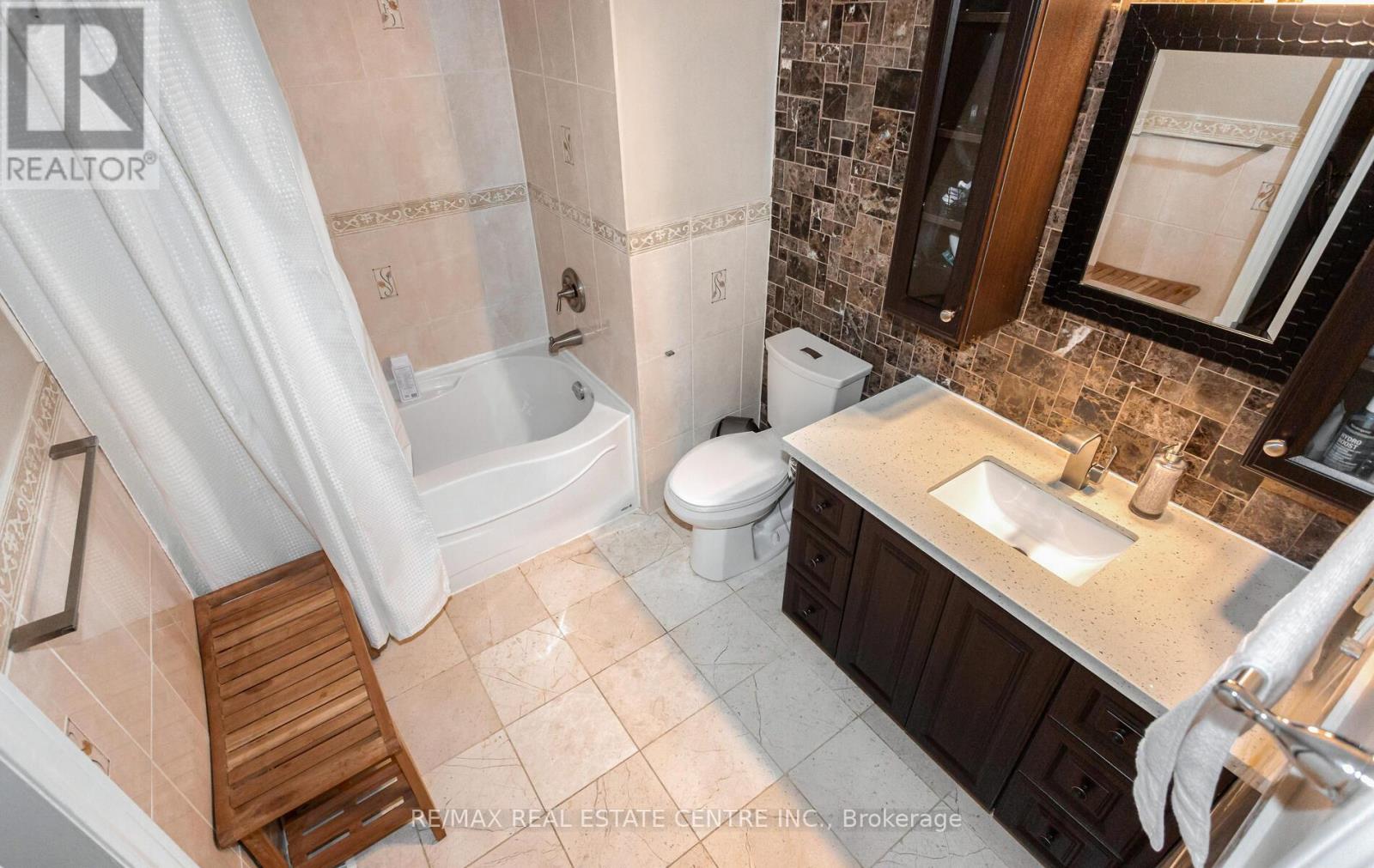 5302 Lismic Boulevard, Mississauga (East Credit), Ontario  L5V 1P5 - Photo 41 - W12385366