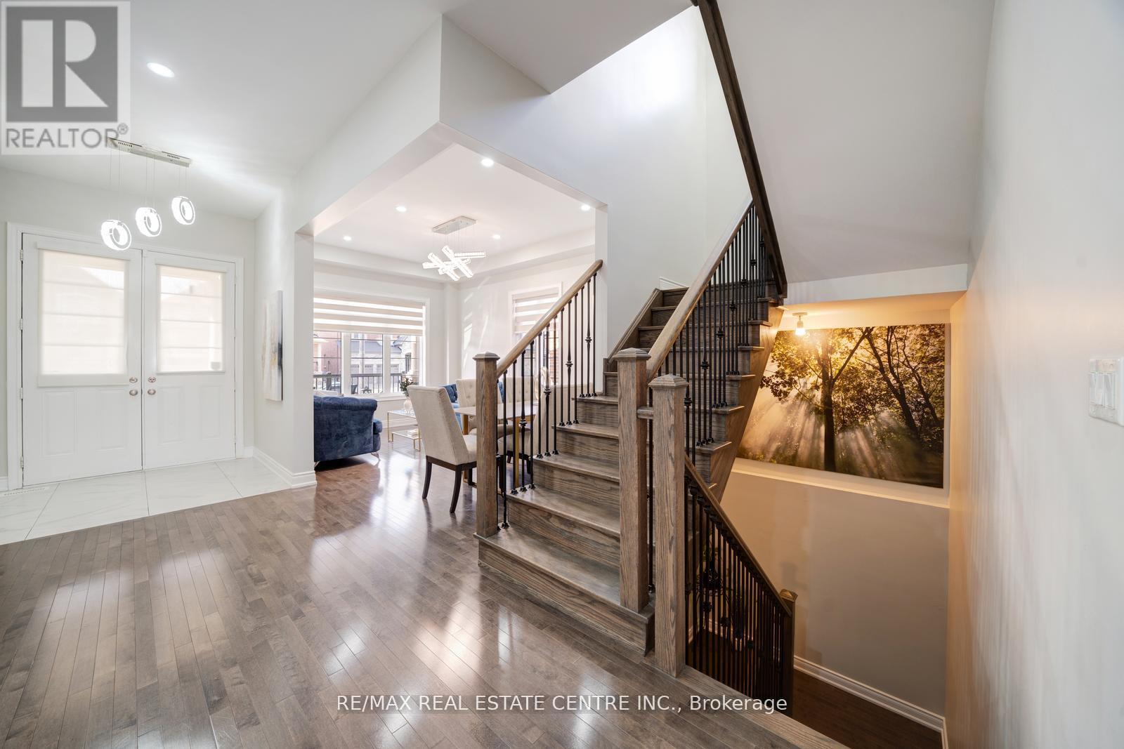 5 Carl Finlay Drive, Brampton (Toronto Gore Rural Estate), Ontario  L6P 4G4 - Photo 12 - W12385377