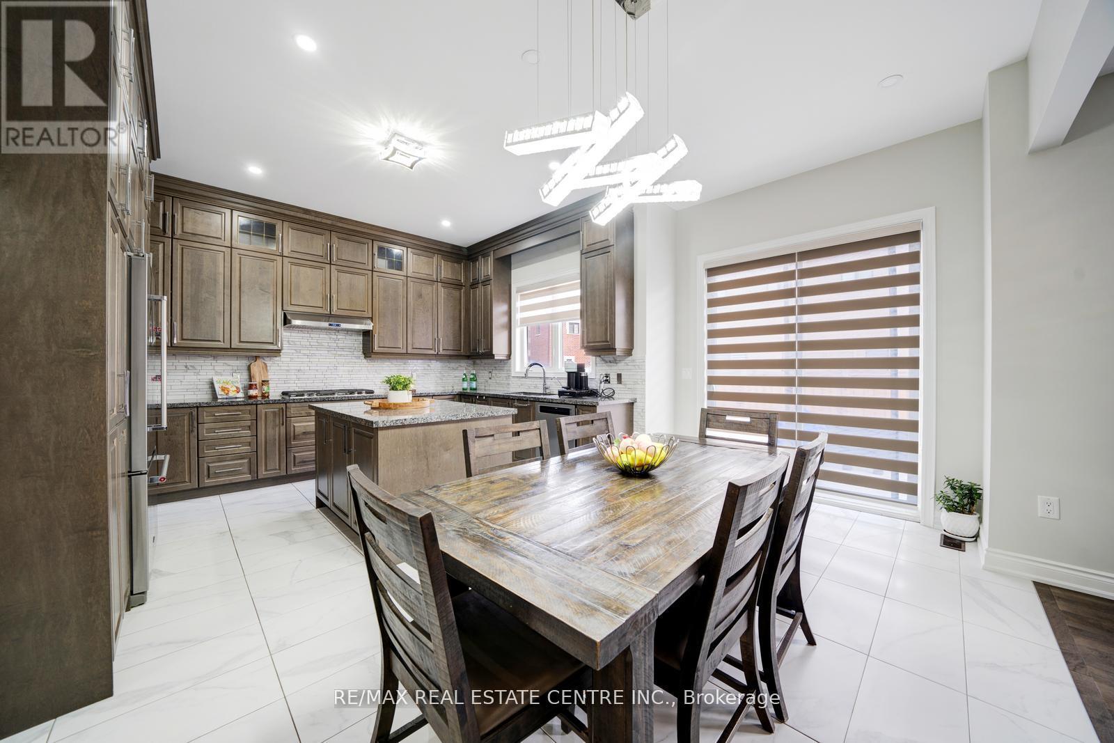 5 Carl Finlay Drive, Brampton (Toronto Gore Rural Estate), Ontario  L6P 4G4 - Photo 17 - W12385377