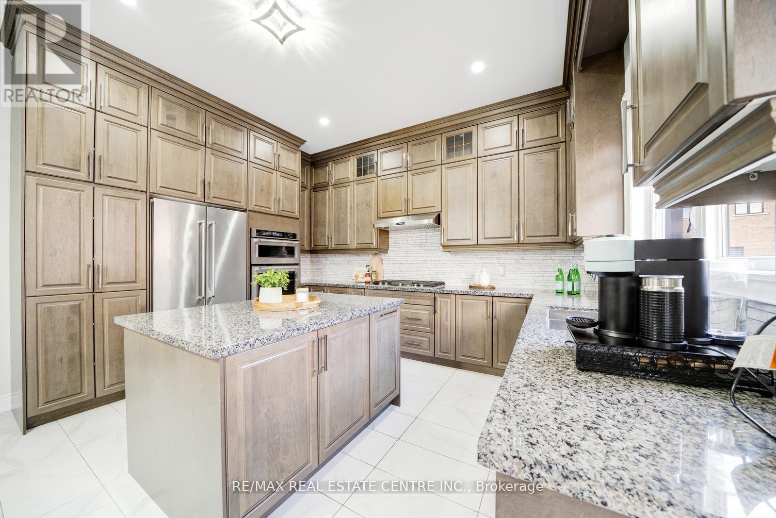5 Carl Finlay Drive, Brampton (Toronto Gore Rural Estate), Ontario  L6P 4G4 - Photo 21 - W12385377