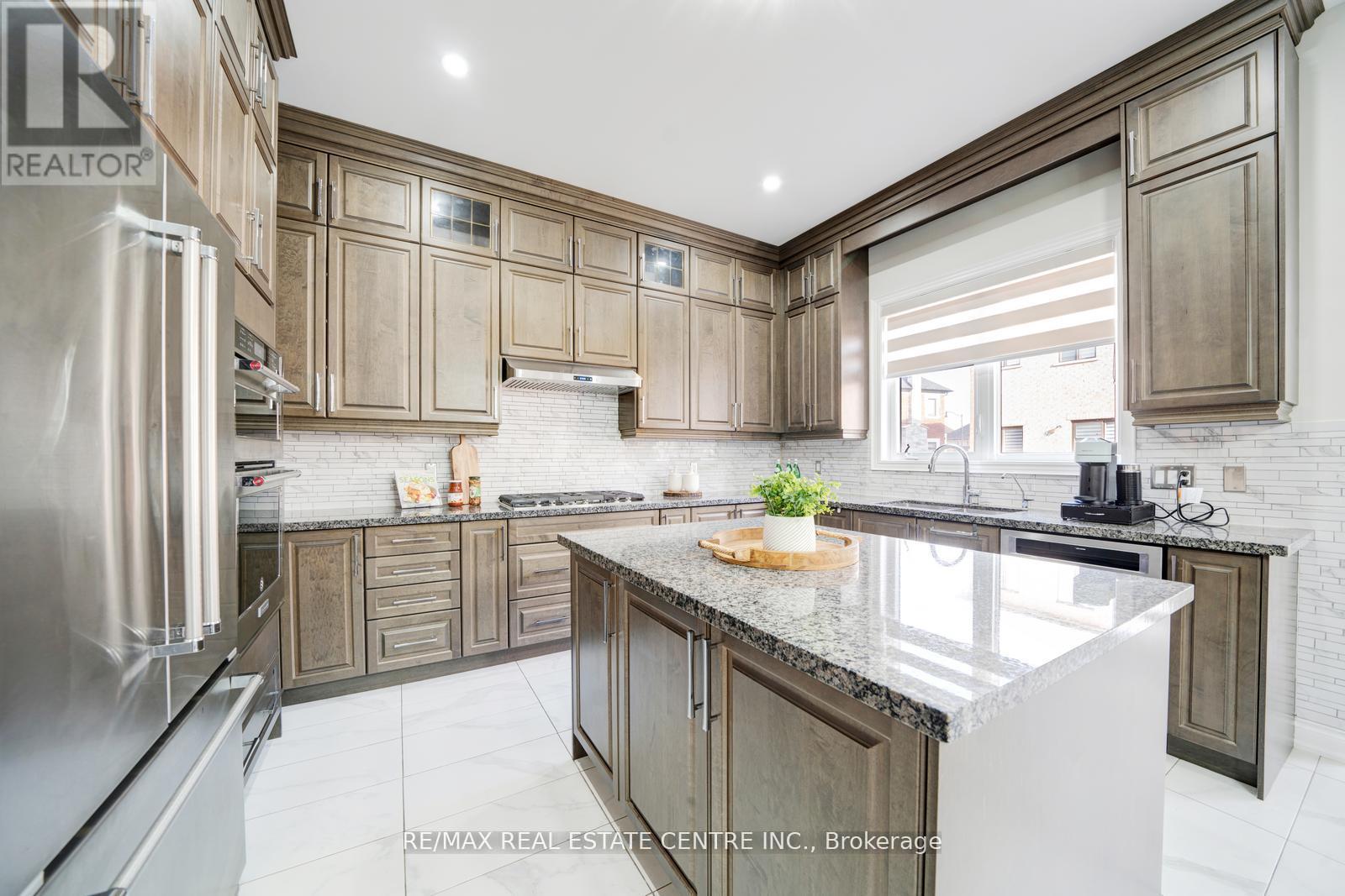 5 Carl Finlay Drive, Brampton (Toronto Gore Rural Estate), Ontario  L6P 4G4 - Photo 22 - W12385377