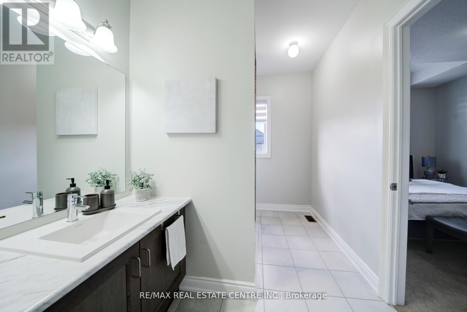 5 Carl Finlay Drive, Brampton (Toronto Gore Rural Estate), Ontario  L6P 4G4 - Photo 43 - W12385377