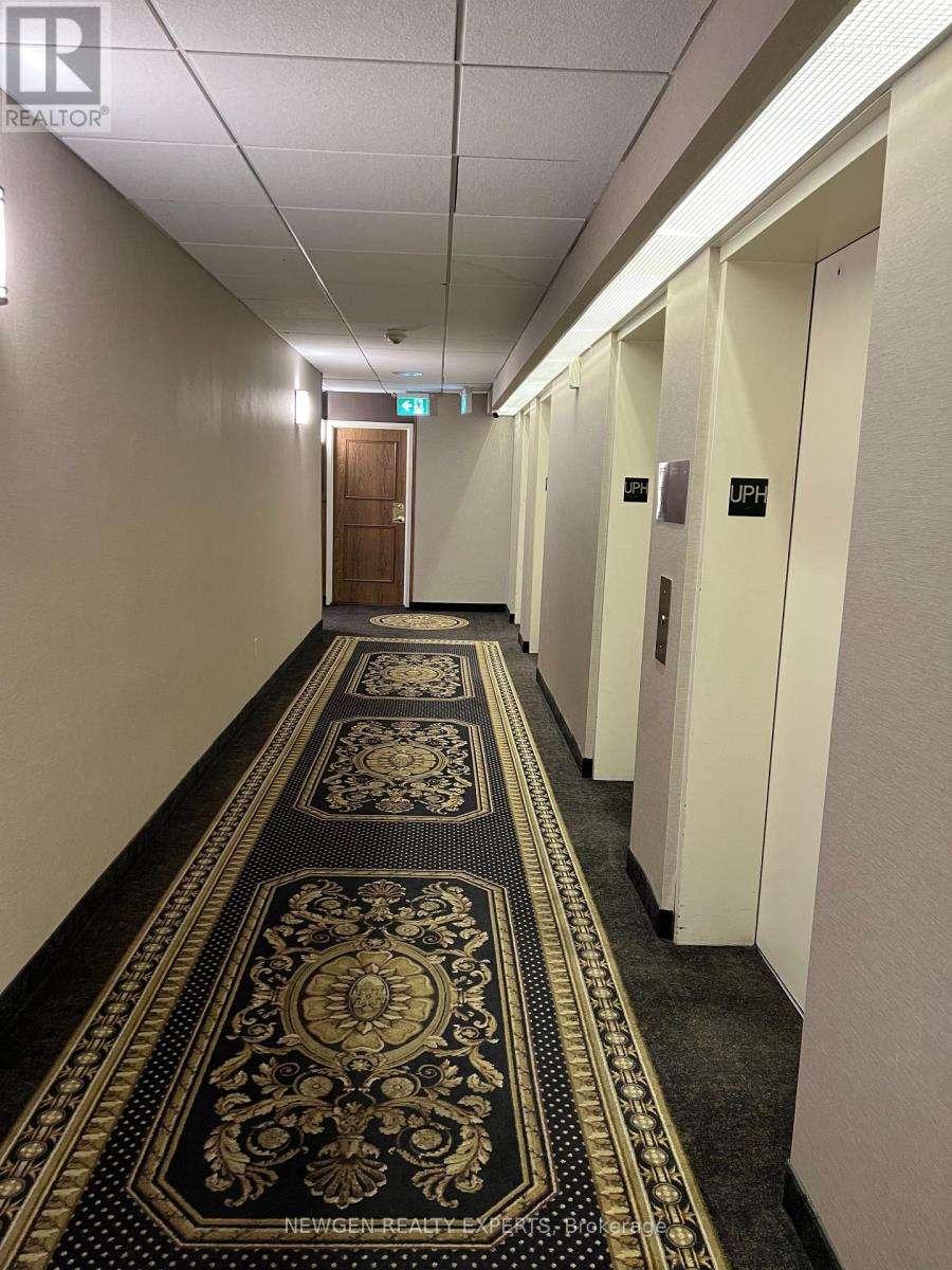 Uph 12 - 550 Webb Drive, Mississauga (City Centre), Ontario  L5B 3Y4 - Photo 8 - W12385378
