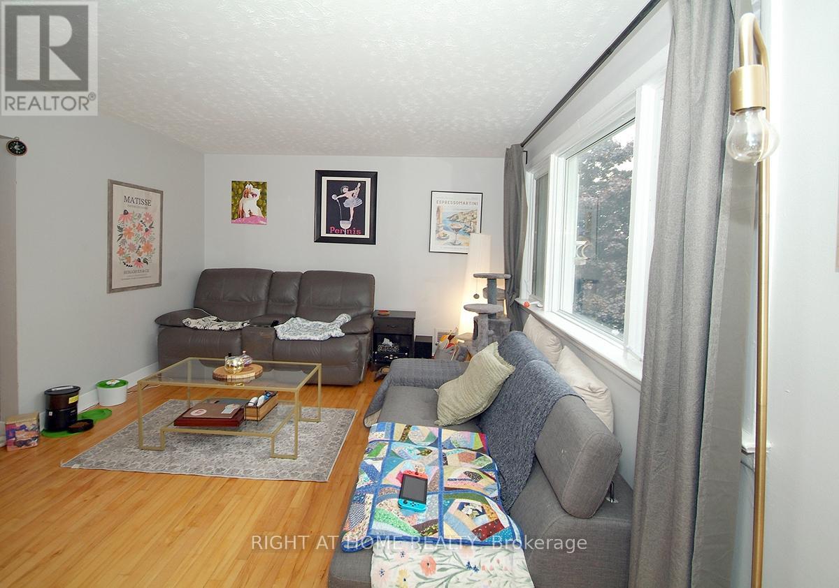2 - 2436 Carlsen Avenue, Ottawa, Ontario  K1V 8G1 - Photo 4 - X12385448