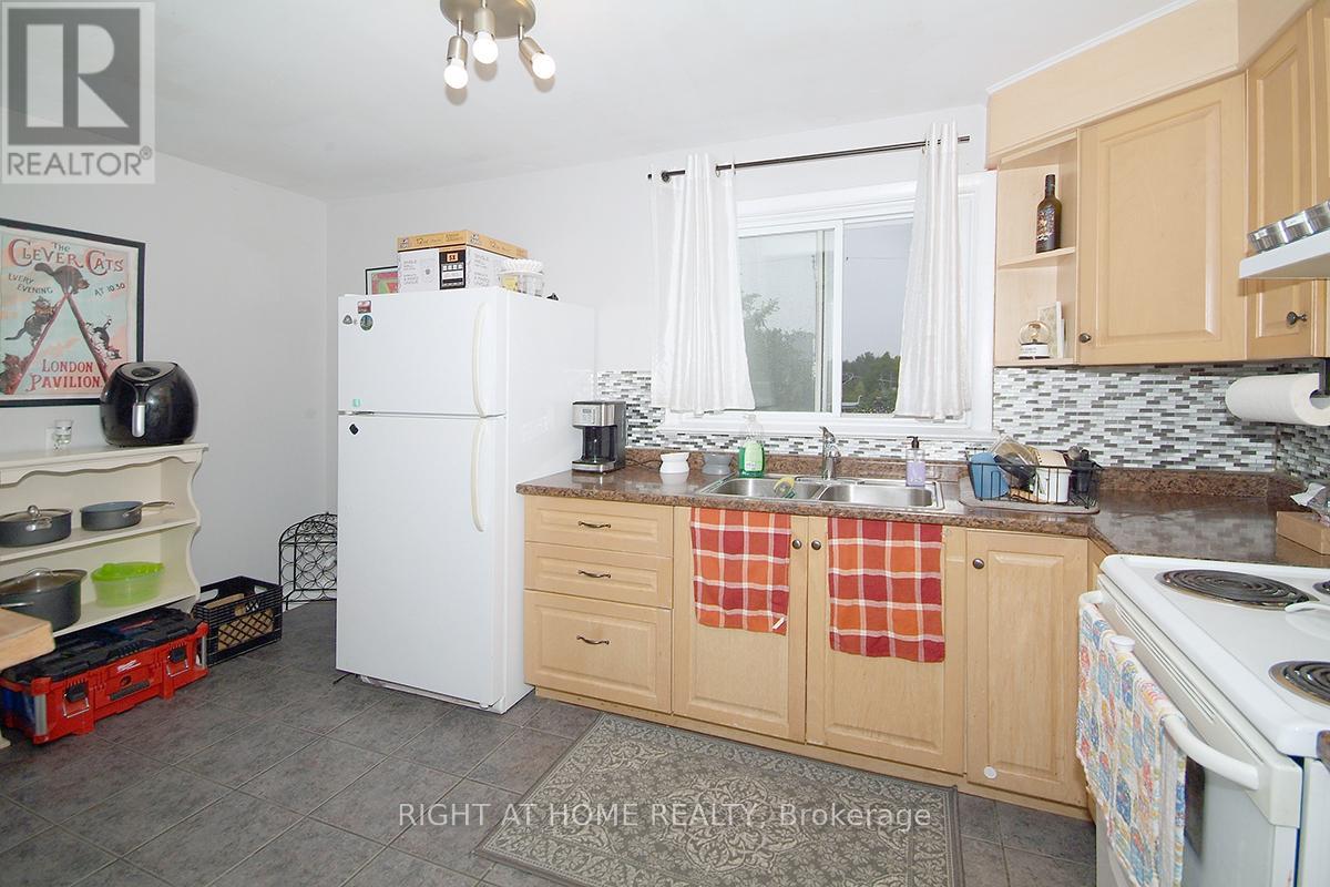 2 - 2436 Carlsen Avenue, Ottawa, Ontario  K1V 8G1 - Photo 5 - X12385448