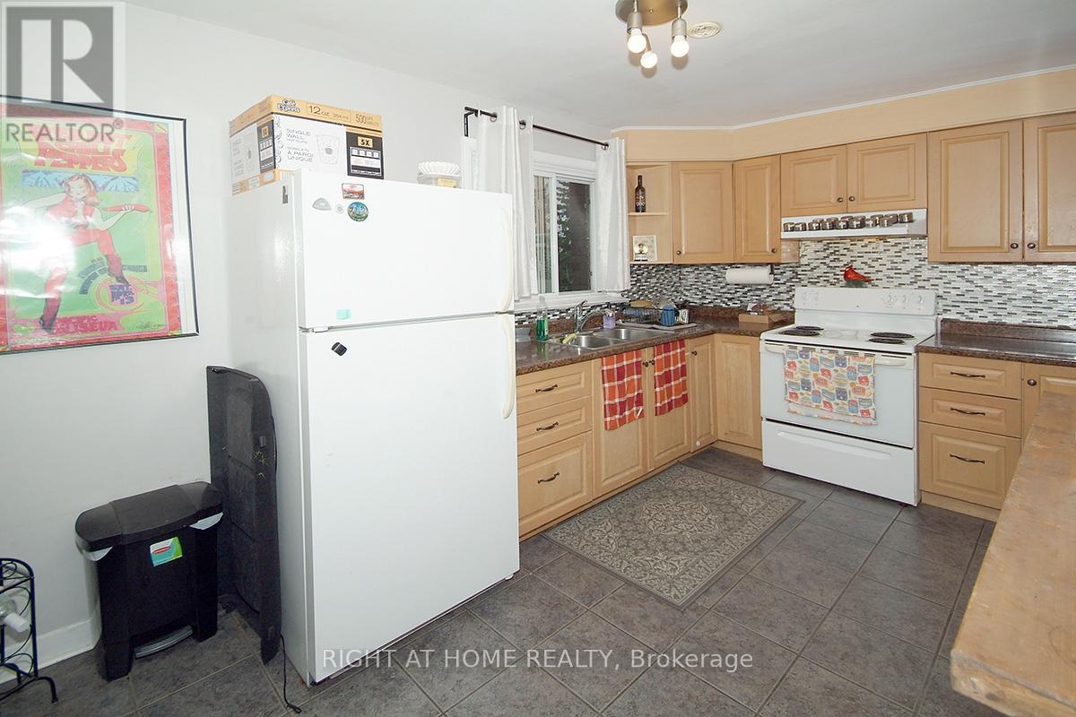 2 - 2436 Carlsen Avenue, Ottawa, Ontario  K1V 8G1 - Photo 6 - X12385448
