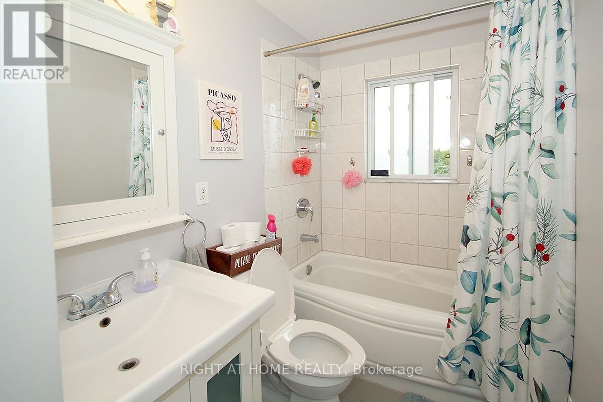 2 - 2436 Carlsen Avenue, Ottawa, Ontario  K1V 8G1 - Photo 9 - X12385448