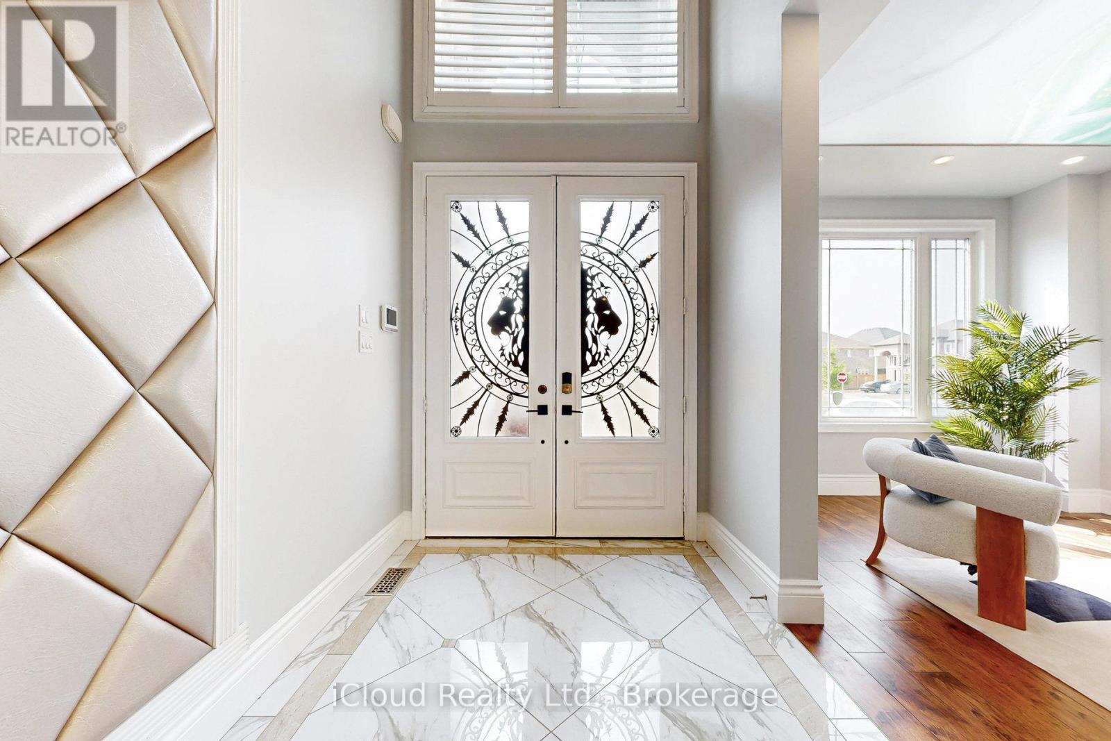 7 Riesling Court, Hamilton, Ontario  L8G 0B4 - Photo 4 - X12385286