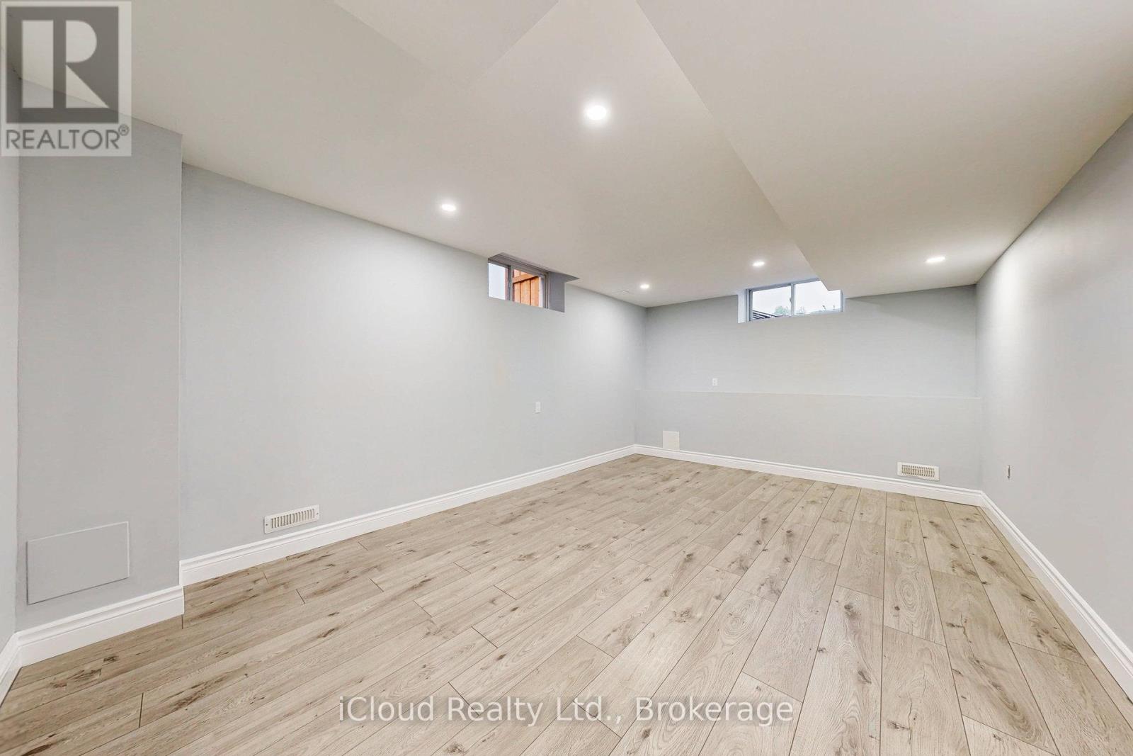 7 Riesling Court, Hamilton, Ontario  L8G 0B4 - Photo 40 - X12385286