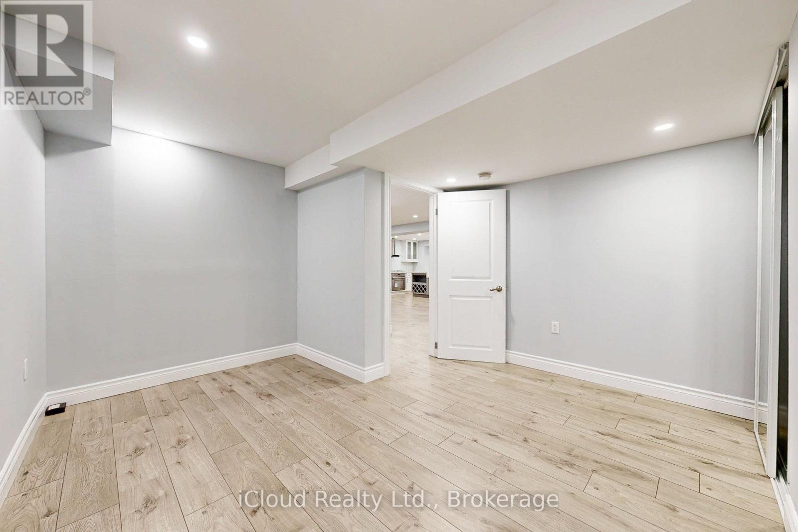 7 Riesling Court, Hamilton, Ontario  L8G 0B4 - Photo 41 - X12385286