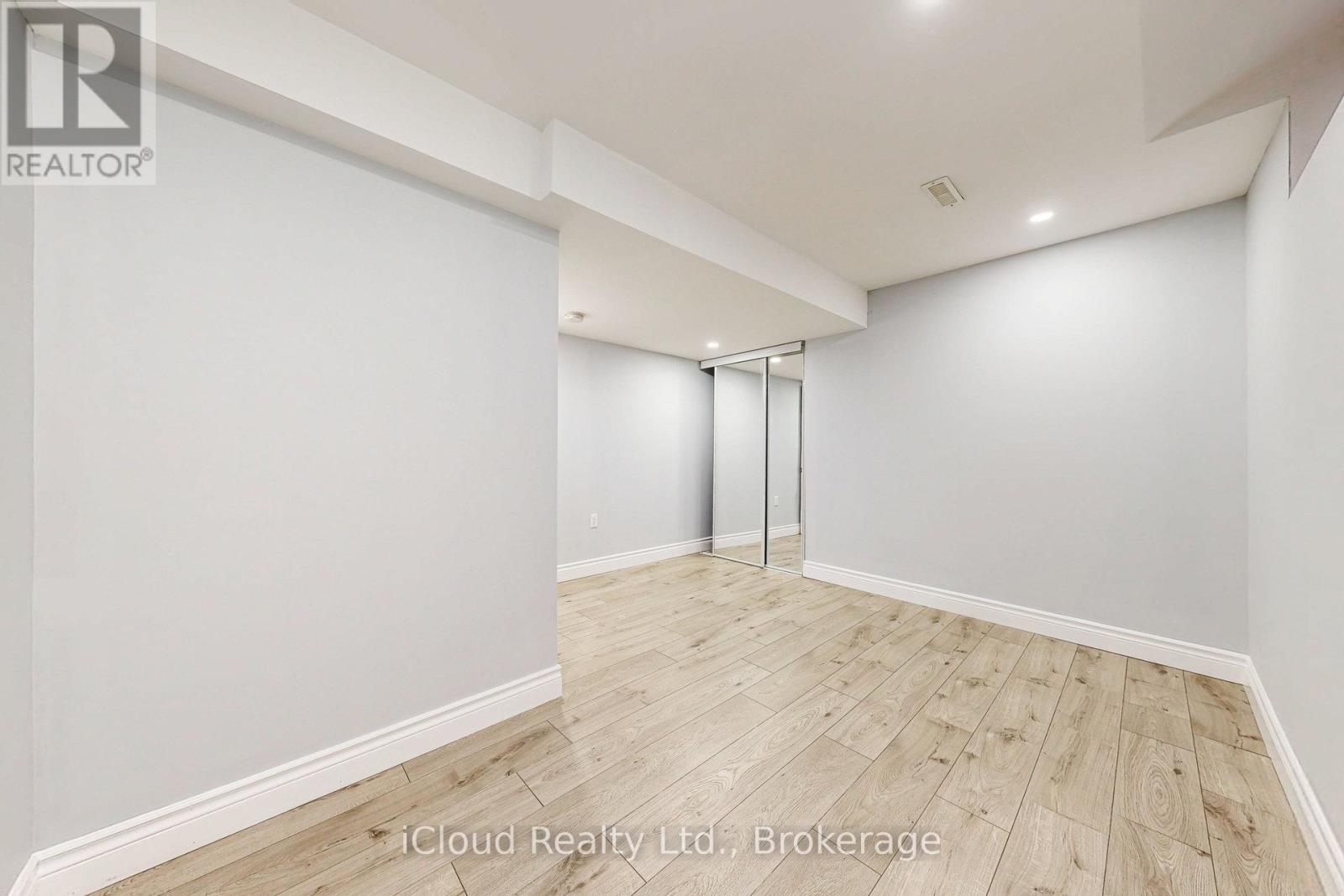 7 Riesling Court, Hamilton, Ontario  L8G 0B4 - Photo 42 - X12385286