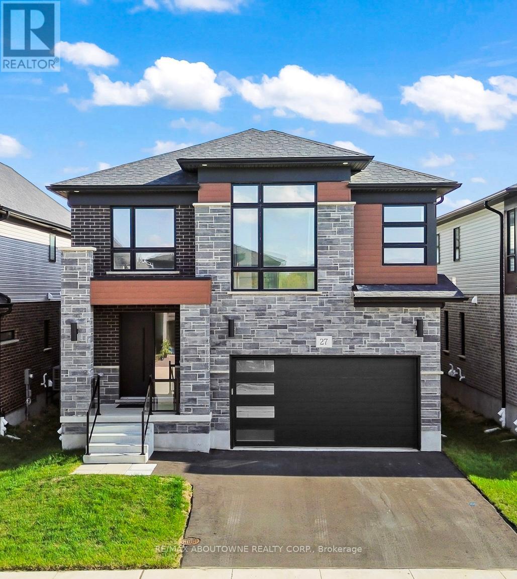 27 Jacob Detweiller Drive, Kitchener, Ontario  N2P 0K7 - Photo 1 - X12385344
