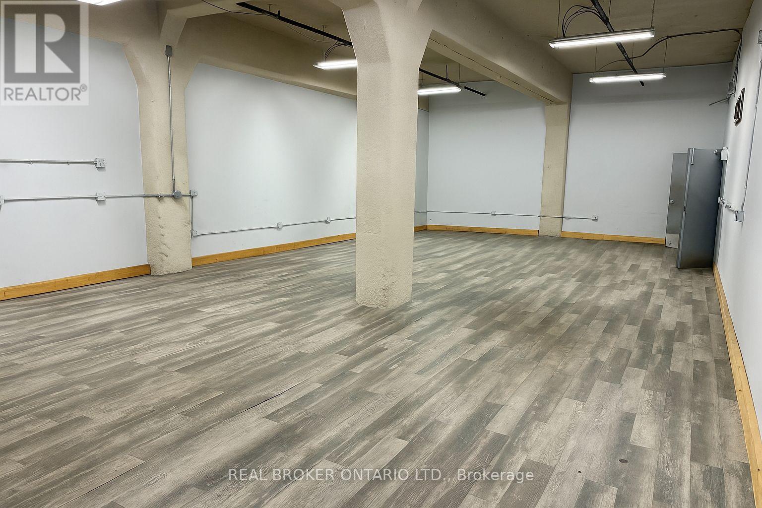 9 - 4256 Carroll Avenue, Niagara Falls, Ontario  L2E 7J2 - Photo 2 - X12385348