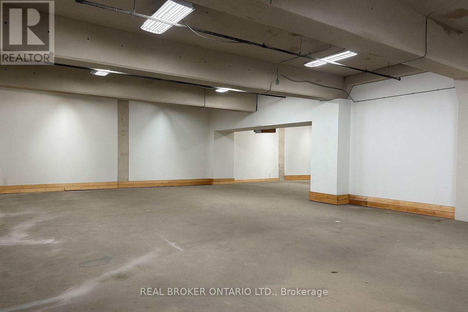 9 - 4256 Carroll Avenue, Niagara Falls, Ontario  L2E 7J2 - Photo 8 - X12385348