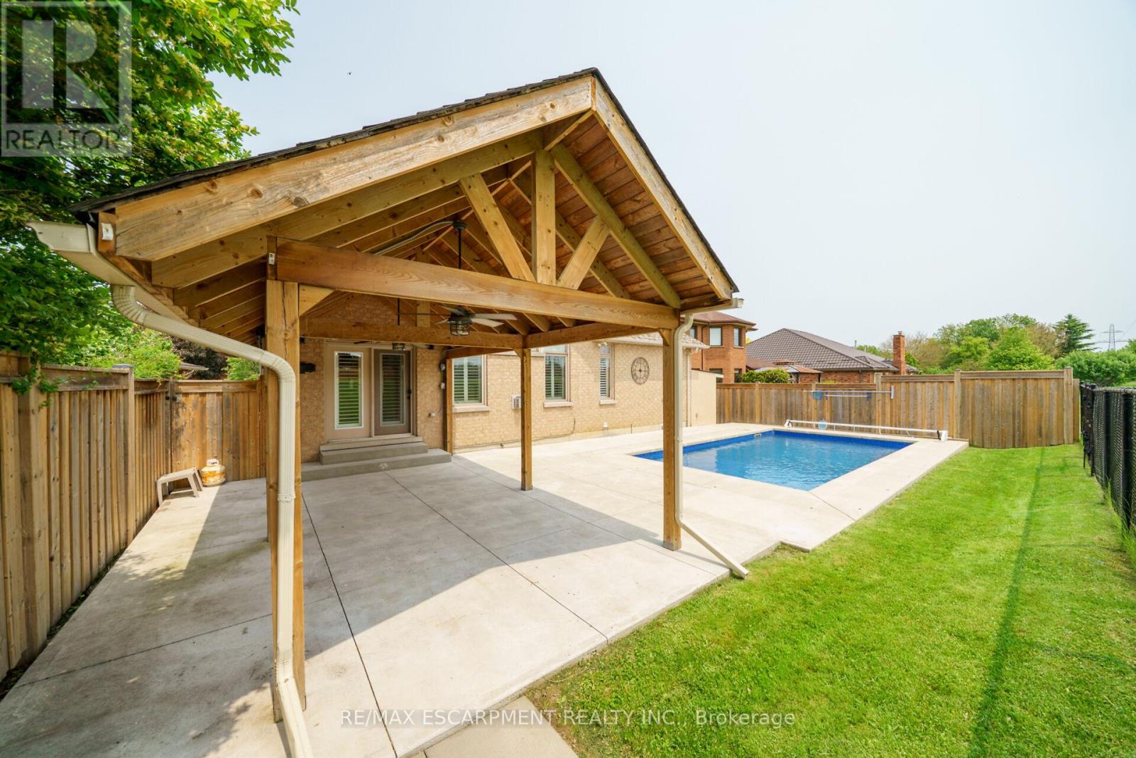 117 Christopher Drive, Hamilton (Kennedy), Ontario  L9B 1G6 - Photo 2 - X12385391