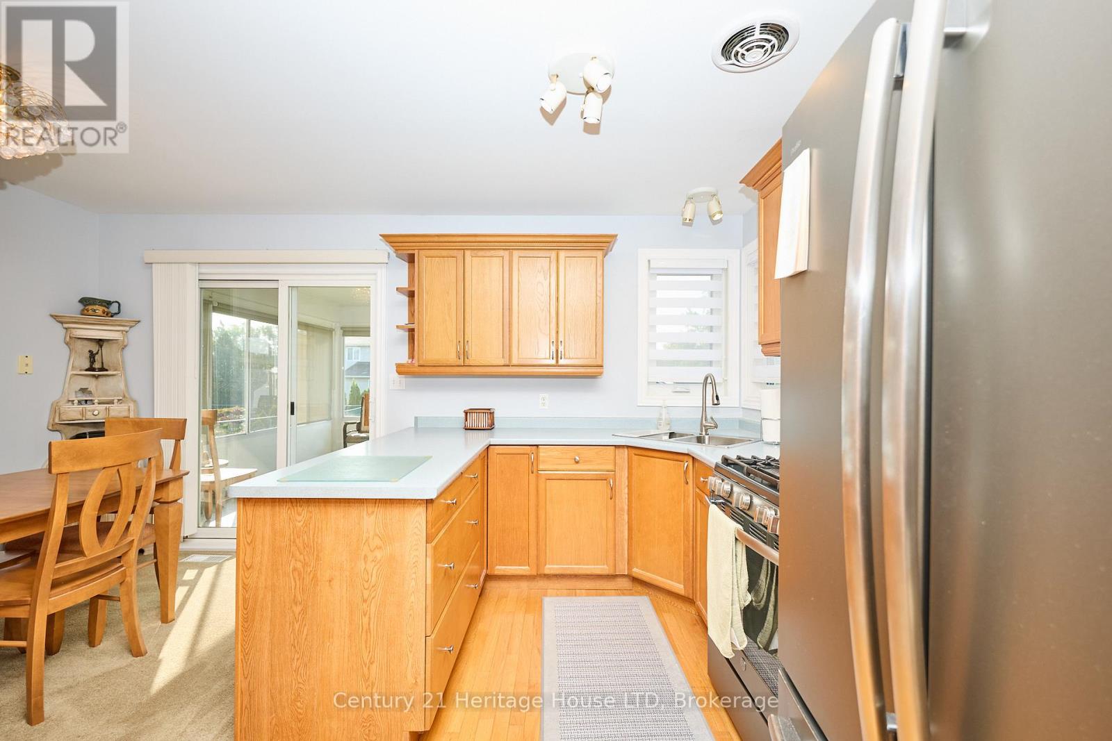 358 Antoinette Road, Fort Erie, Ontario  L2A 6S5 - Photo 7 - X12385426