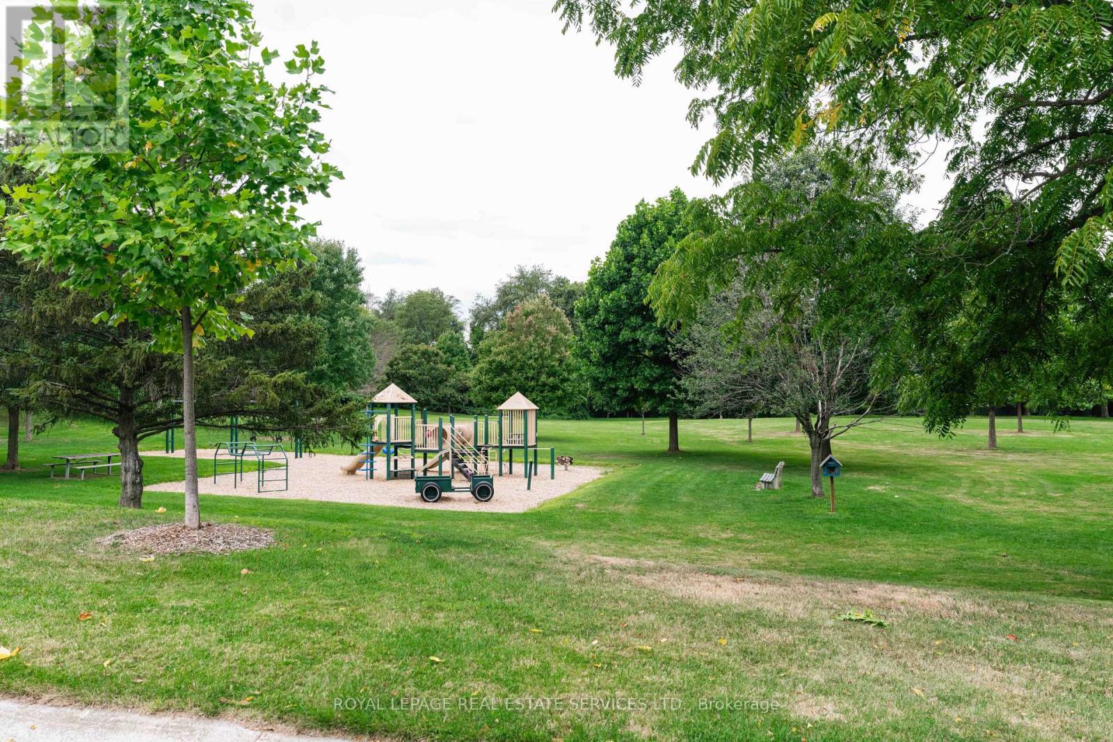 238 Wilderness Drive, Hamilton, Ontario  L9G 4S3 - Photo 3 - X12344482