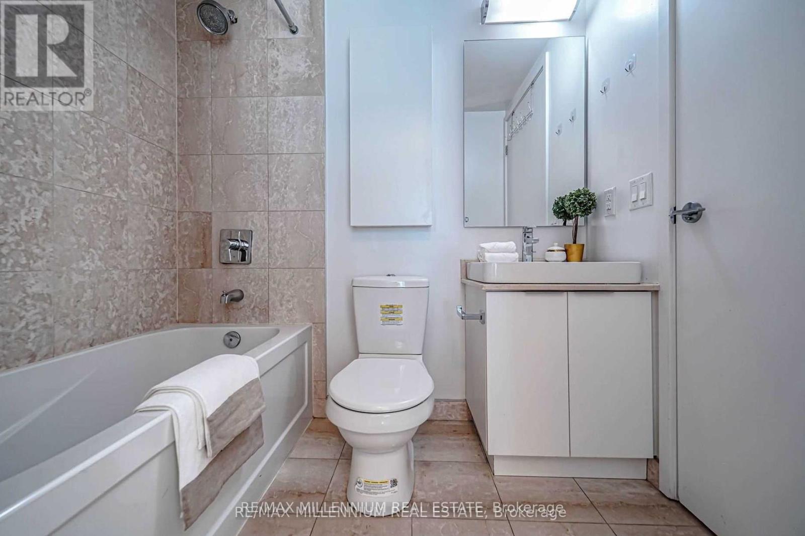 3612 - 14 York Street, Toronto, Ontario  M5J 2Z2 - Photo 13 - C12385436