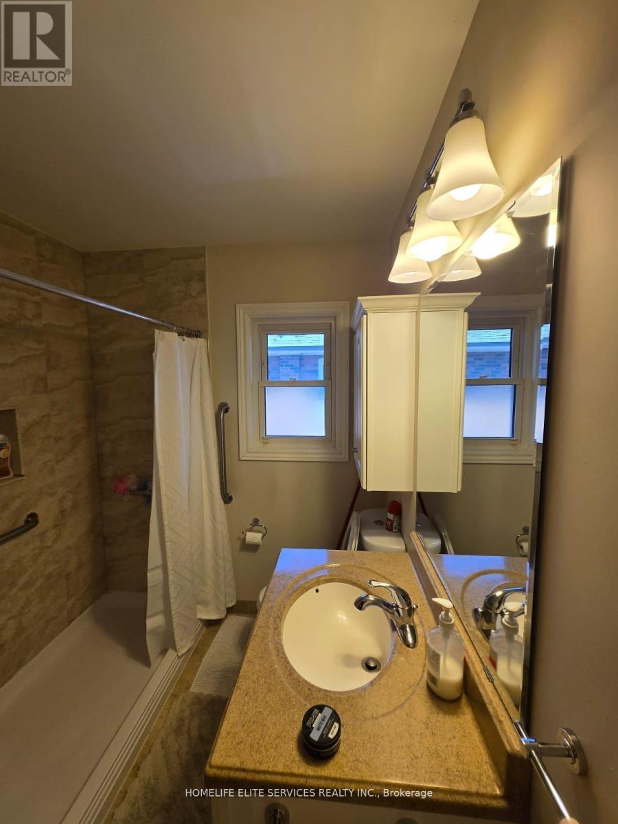 28 Delbert Drive, Toronto, Ontario  M1P 1X2 - Photo 12 - E12385420