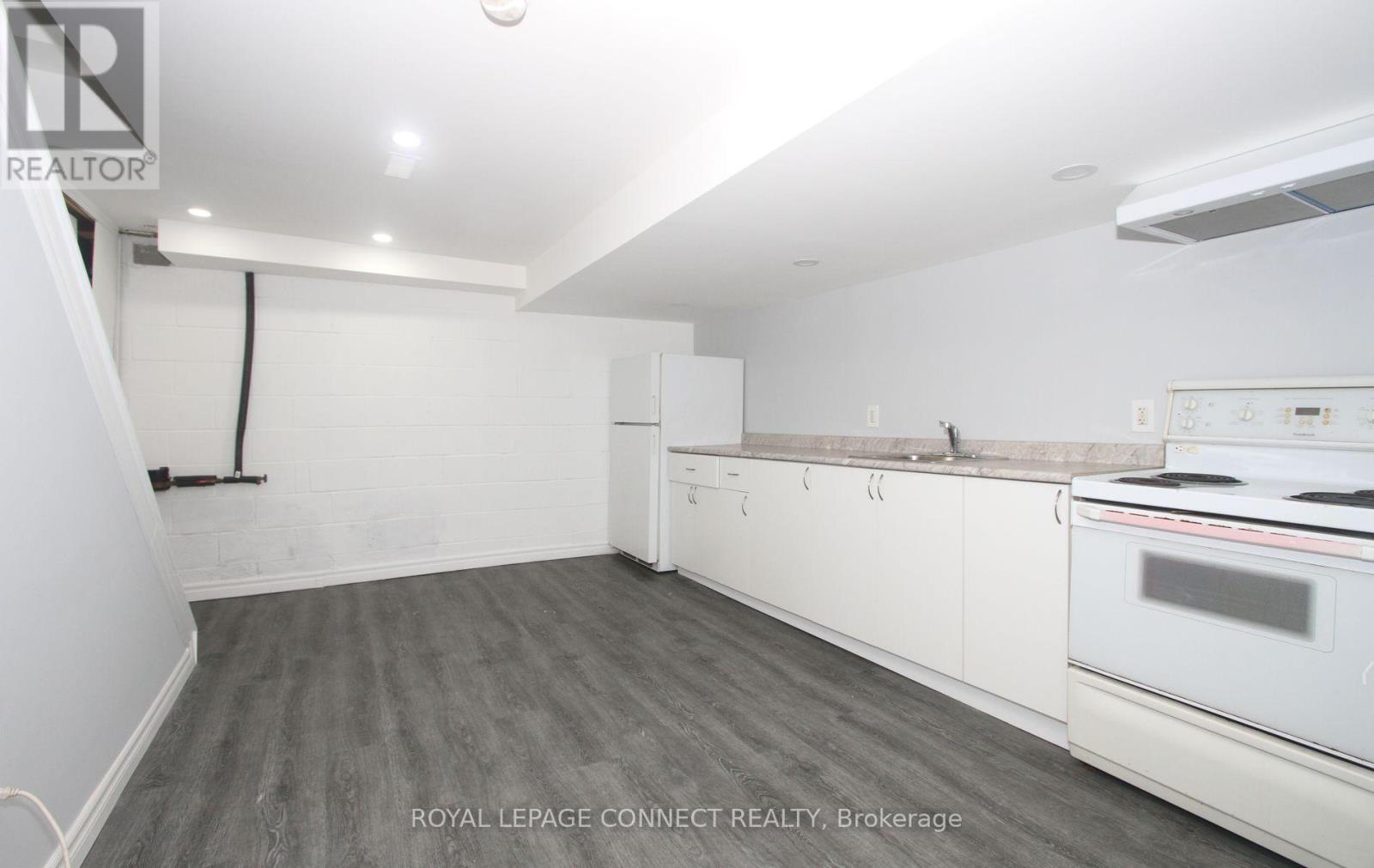 1229a Woodbine (Lower) Avenue, Toronto, Ontario  M4C 4E1 - Photo 2 - E12385435