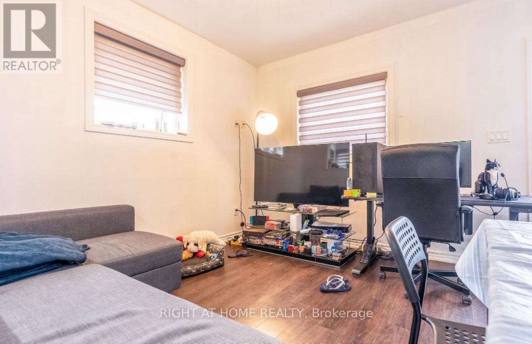 180 Blake Street, Barrie, Ontario  L4M 1K3 - Photo 12 - S12385417