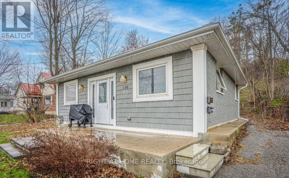 180 Blake Street, Barrie, Ontario  L4M 1K3 - Photo 3 - S12385417