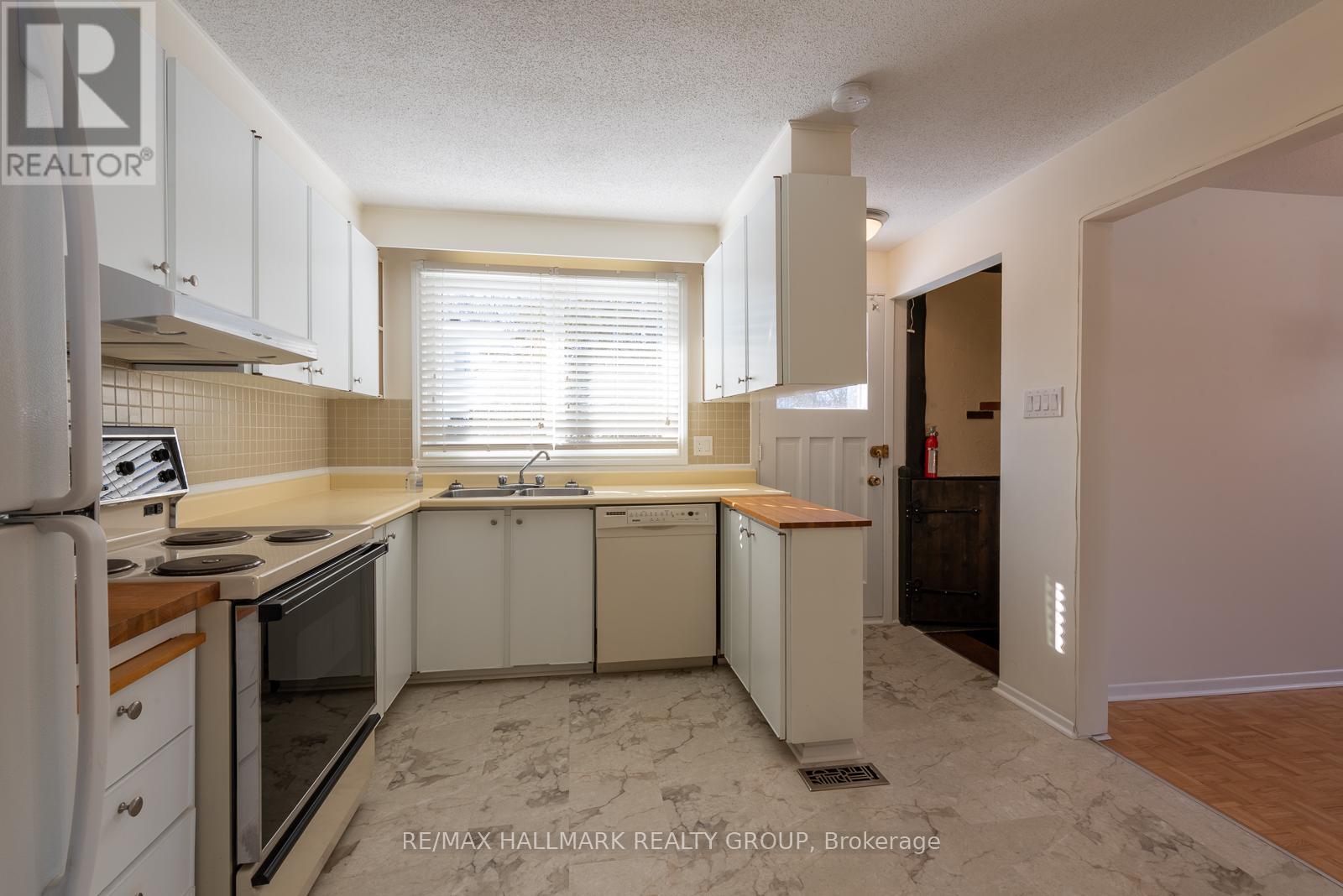 2429 Ogilvie Road, Ottawa, Ontario  K1J 7N3 - Photo 10 - X12385487