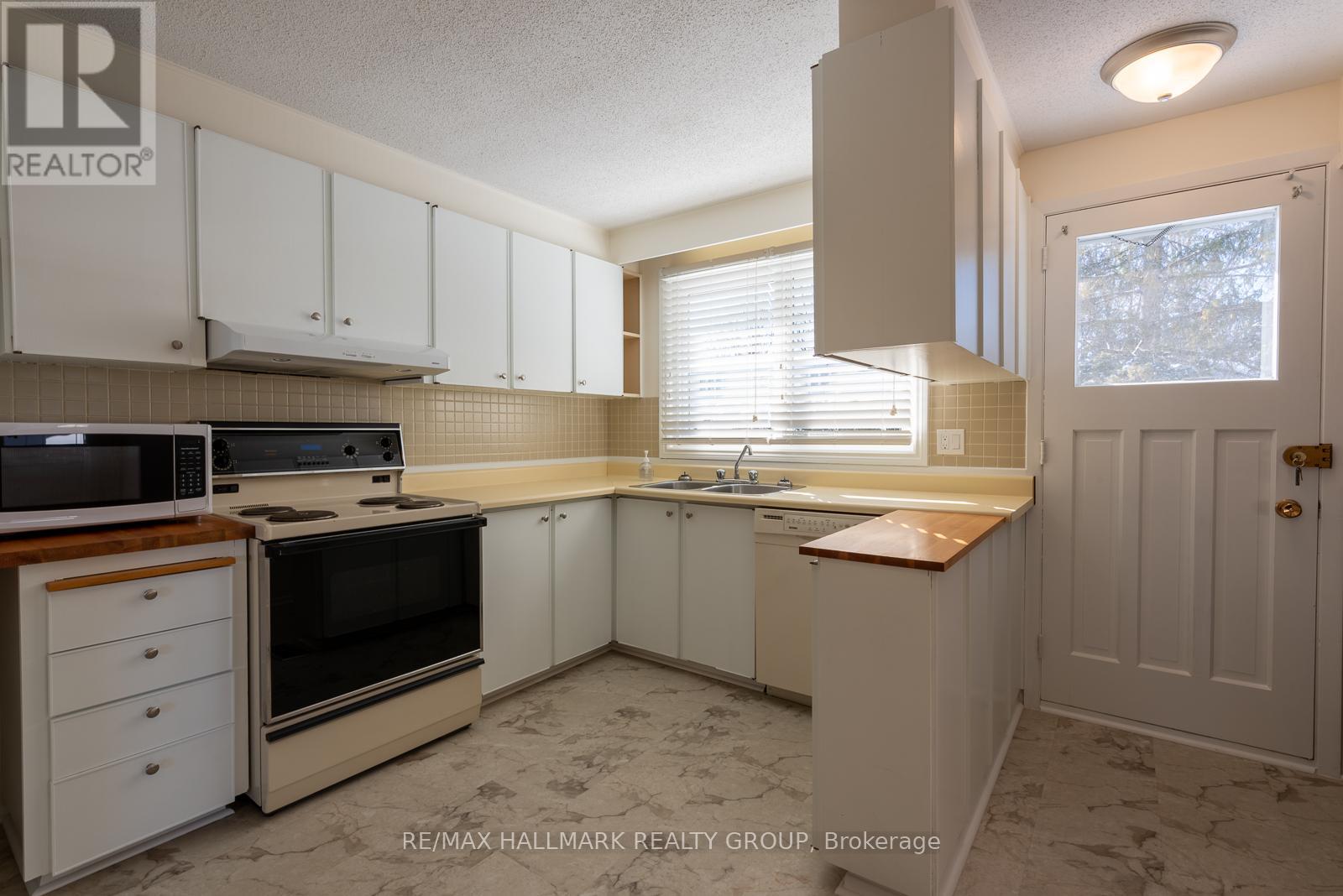 2429 Ogilvie Road, Ottawa, Ontario  K1J 7N3 - Photo 11 - X12385487