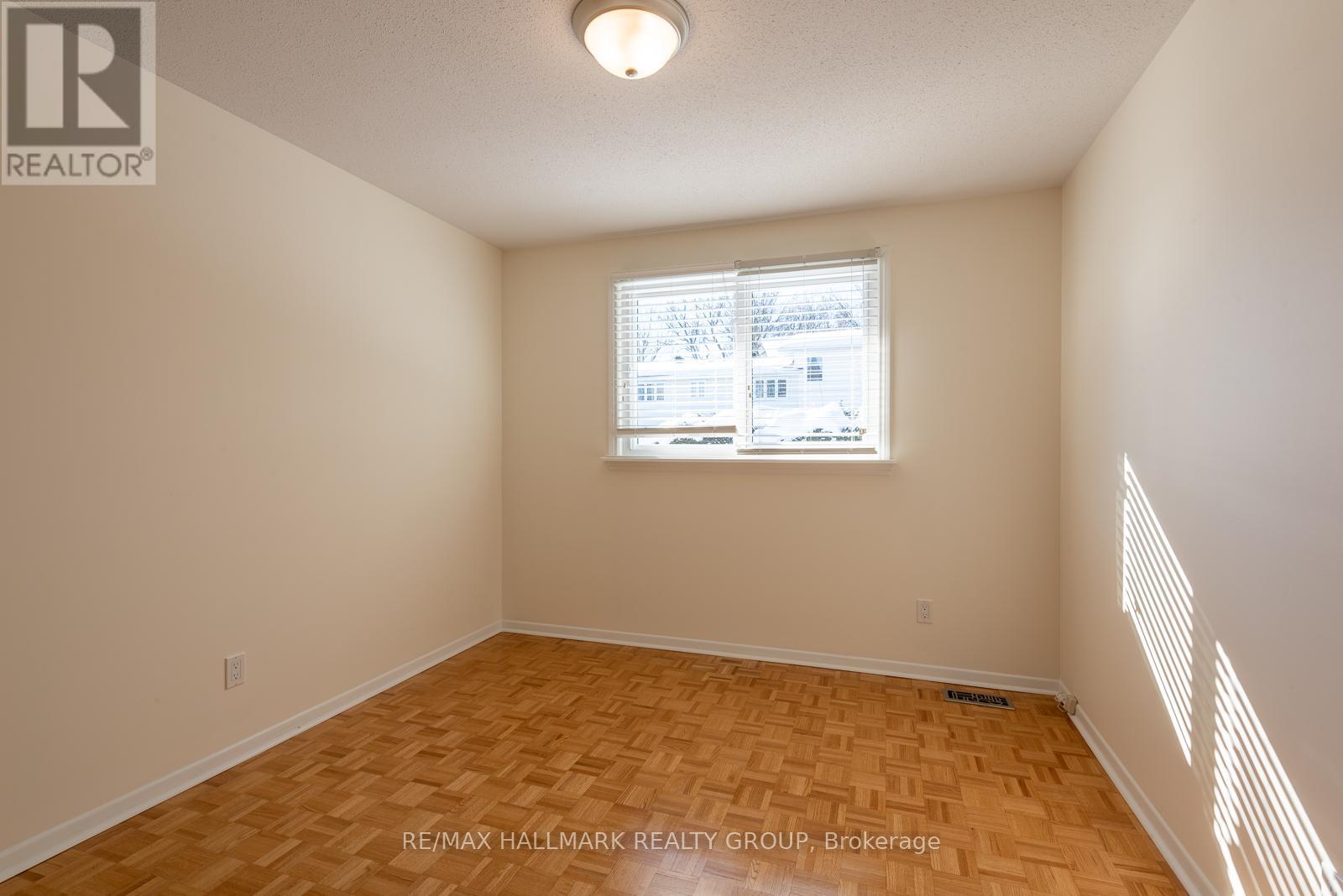 2429 Ogilvie Road, Ottawa, Ontario  K1J 7N3 - Photo 18 - X12385487