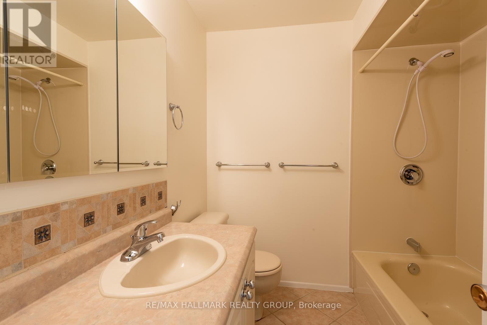 2429 Ogilvie Road, Ottawa, Ontario  K1J 7N3 - Photo 20 - X12385487