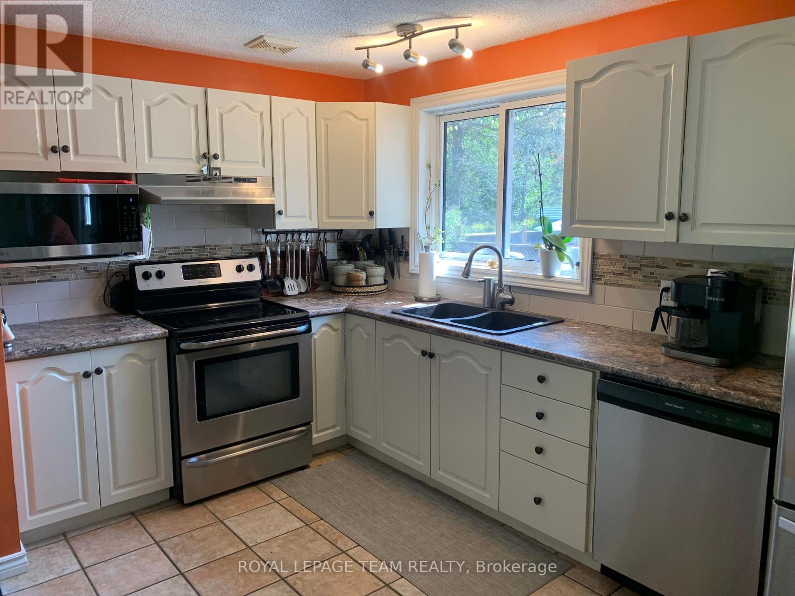 690 Limerick Road, North Grenville, Ontario  K0G 1T0 - Photo 3 - X12385497