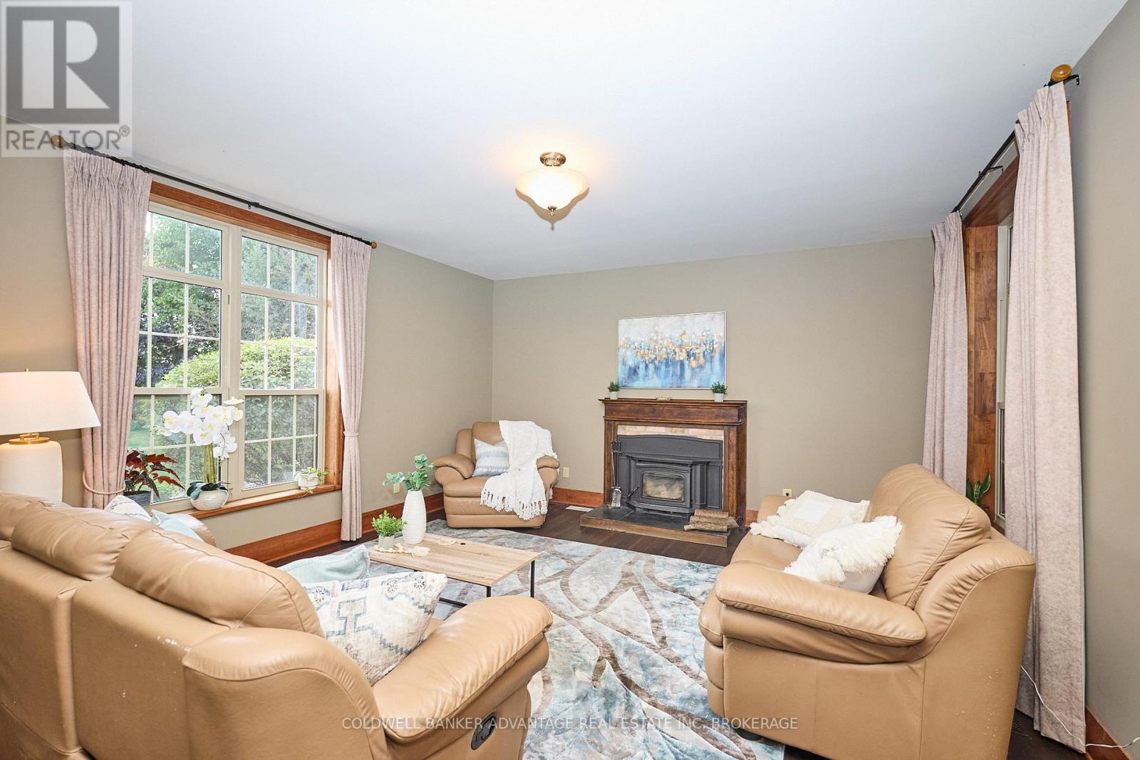 4698 Sandy Cove Drive, Lincoln, Ontario  L0R 1B1 - Photo 11 - X12385459