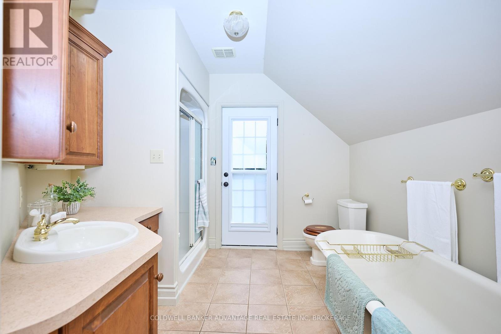 4698 Sandy Cove Drive, Lincoln, Ontario  L0R 1B1 - Photo 28 - X12385459