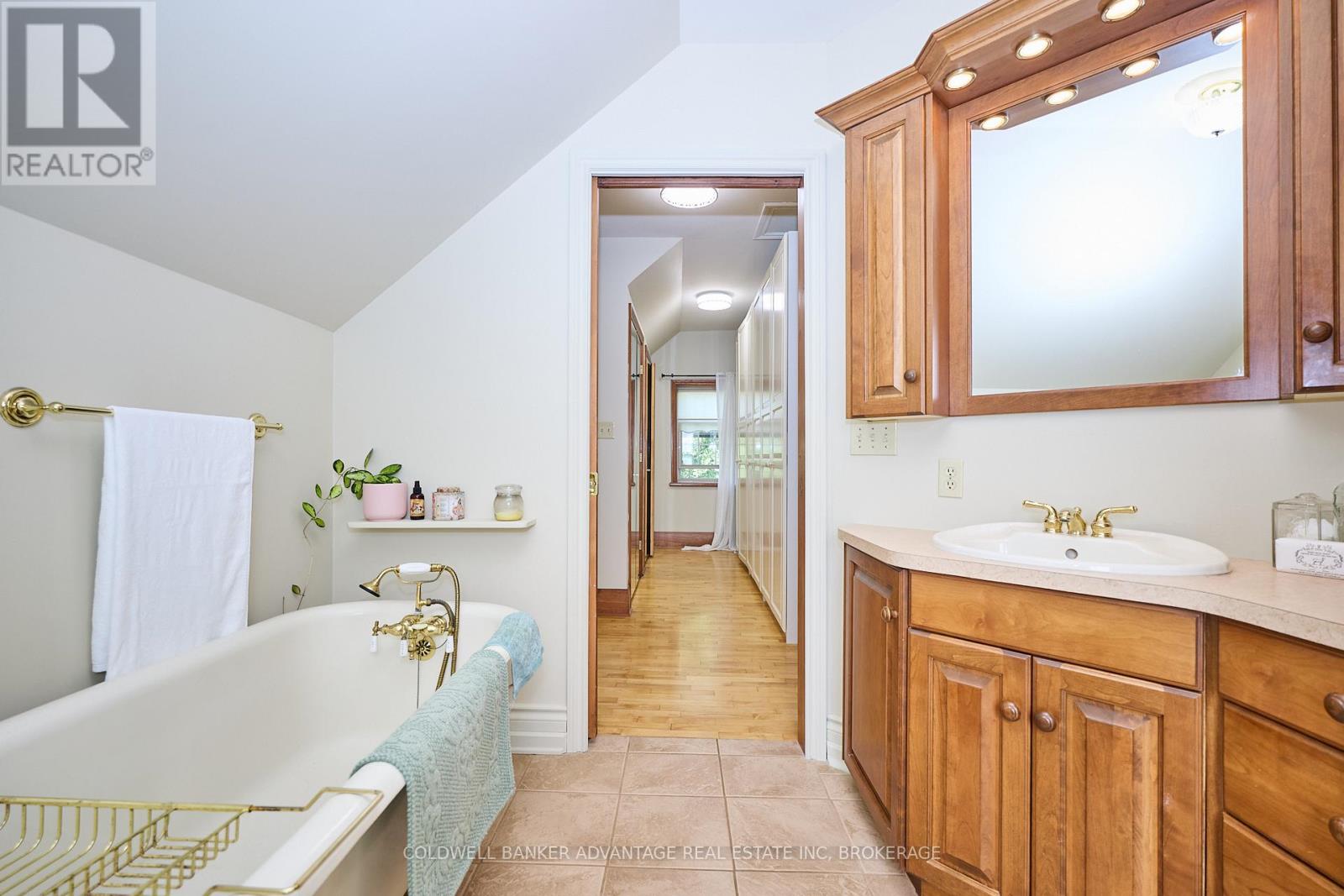 4698 Sandy Cove Drive, Lincoln, Ontario  L0R 1B1 - Photo 29 - X12385459